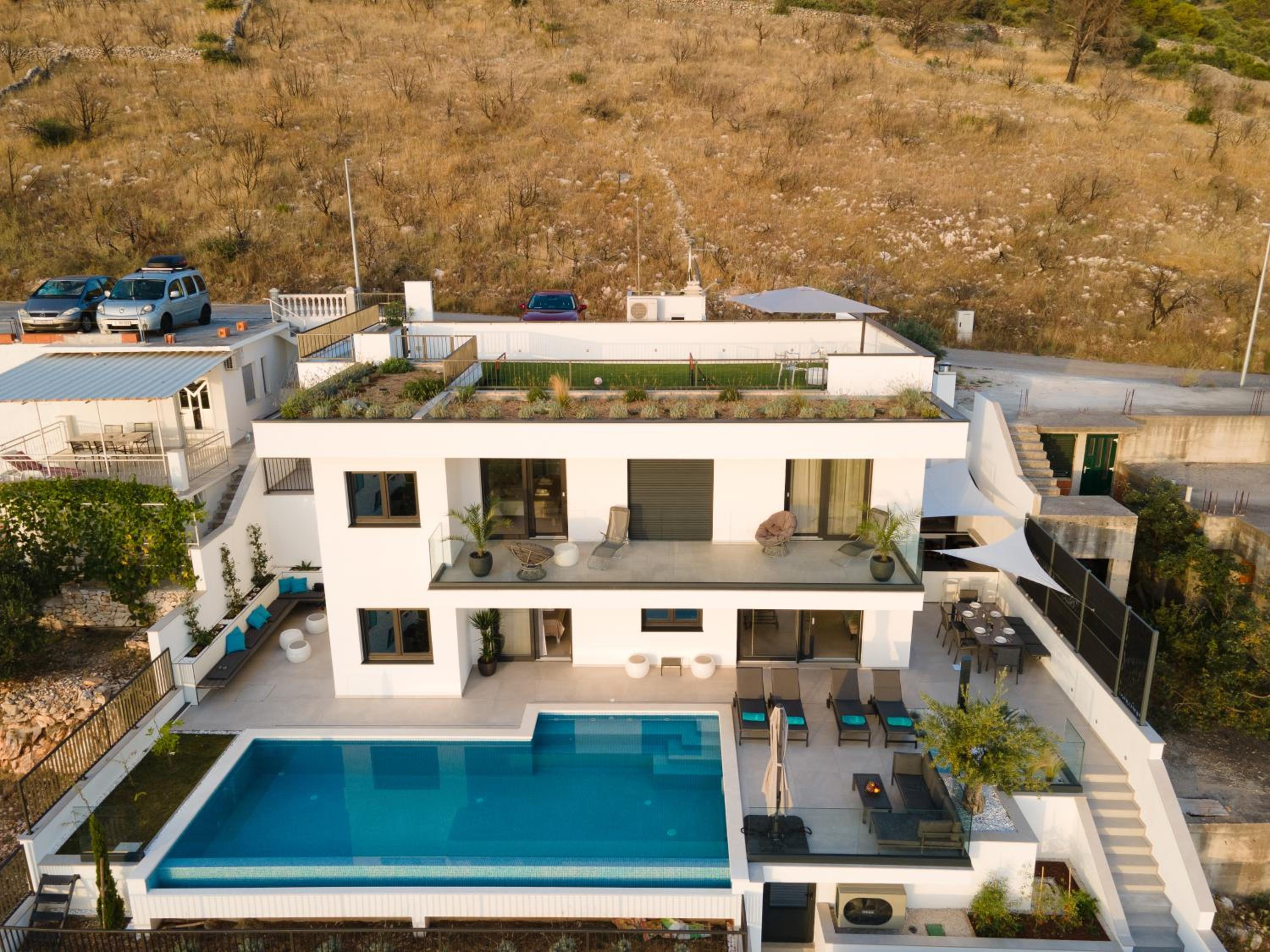 Villa photo 2