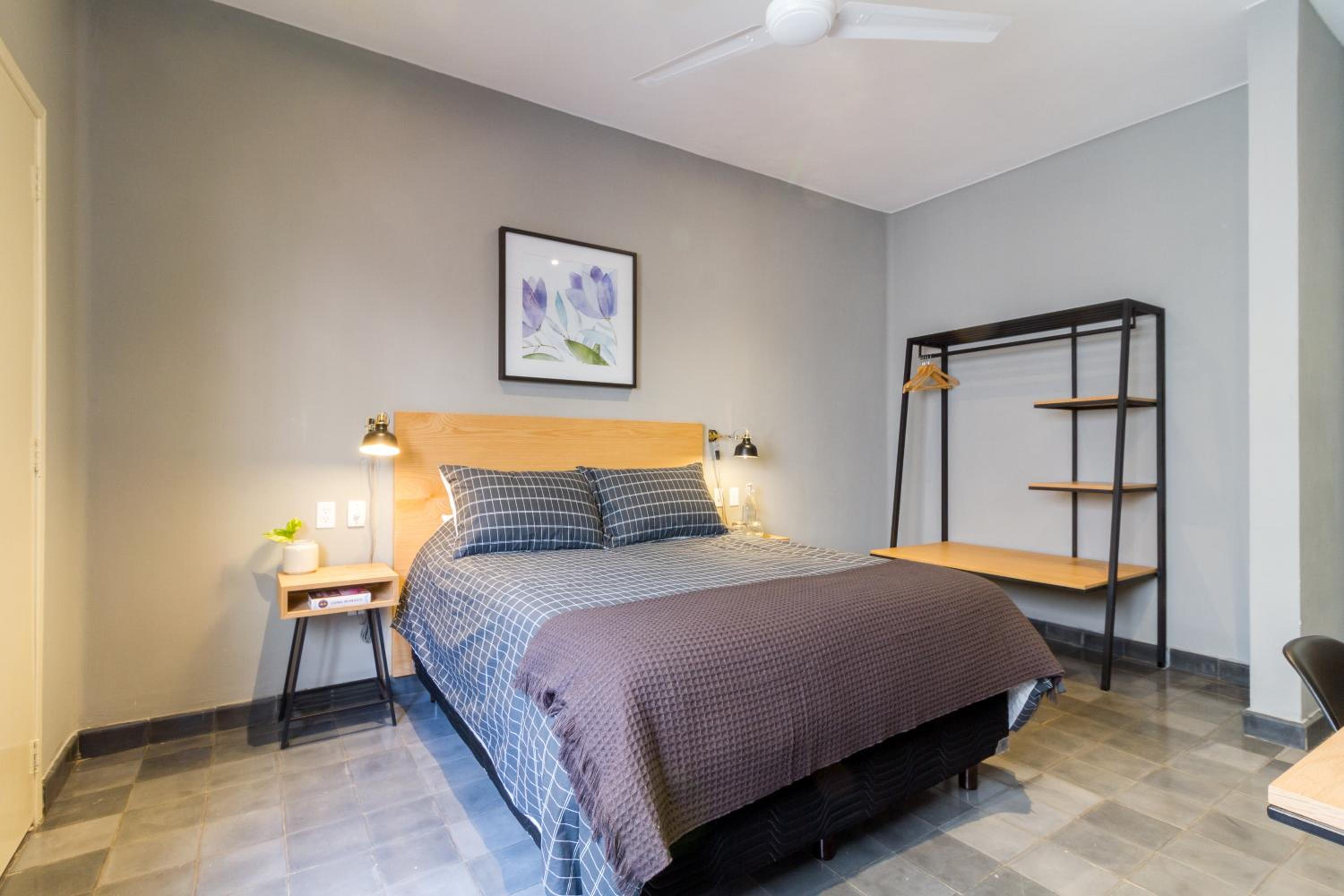 Large Double Room - Photo 1