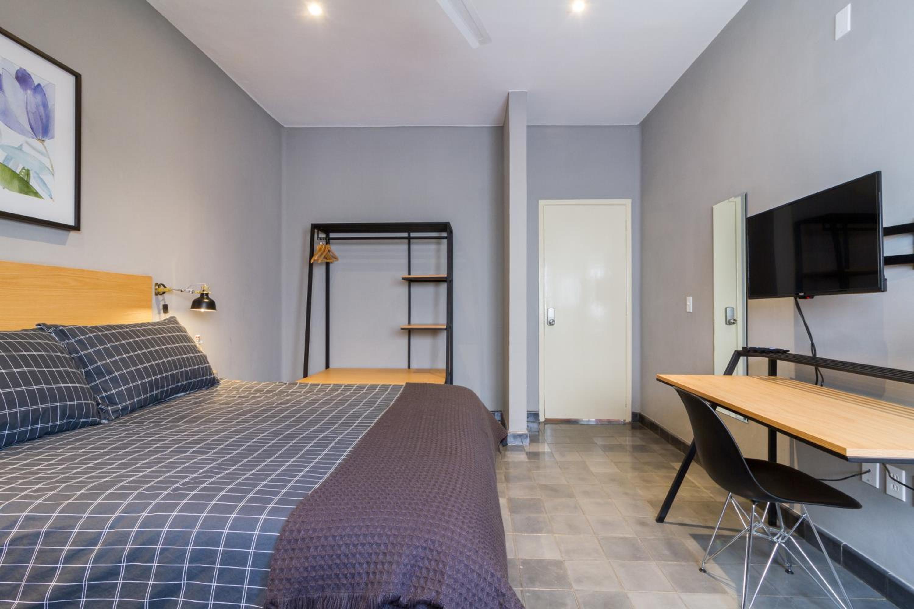 Large Double Room - Photo 8