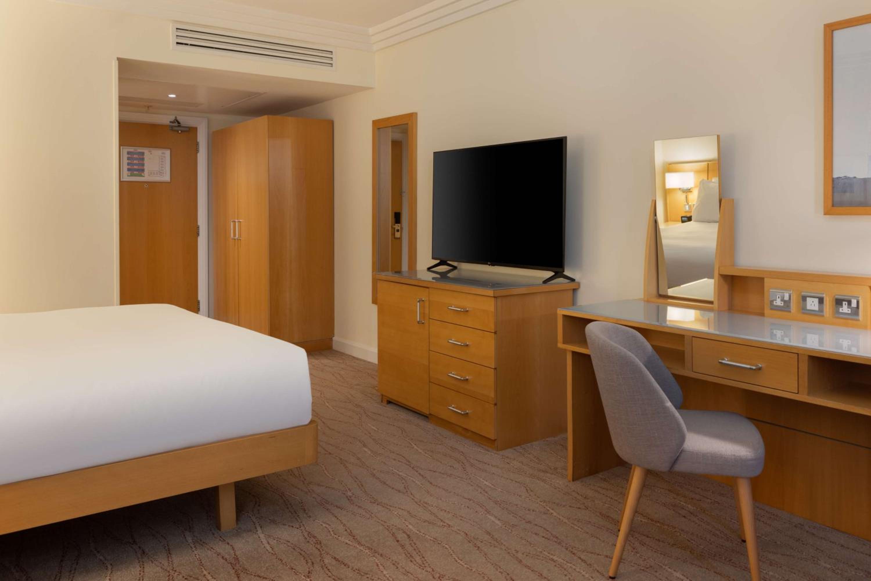 King Room with two single sofa beds - Photo 2