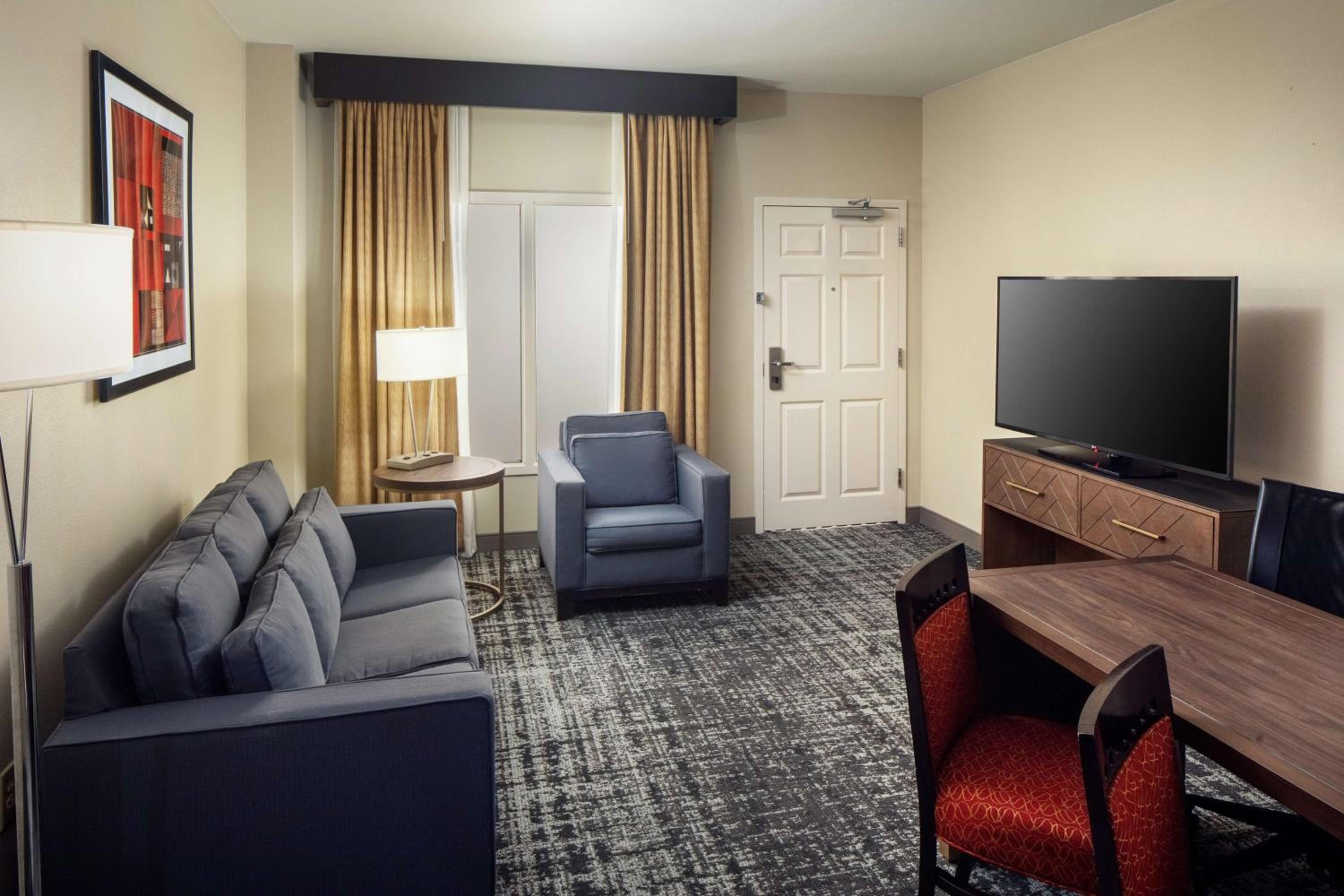 One-Bedroom Suite - Mobility Access/Bath Tub