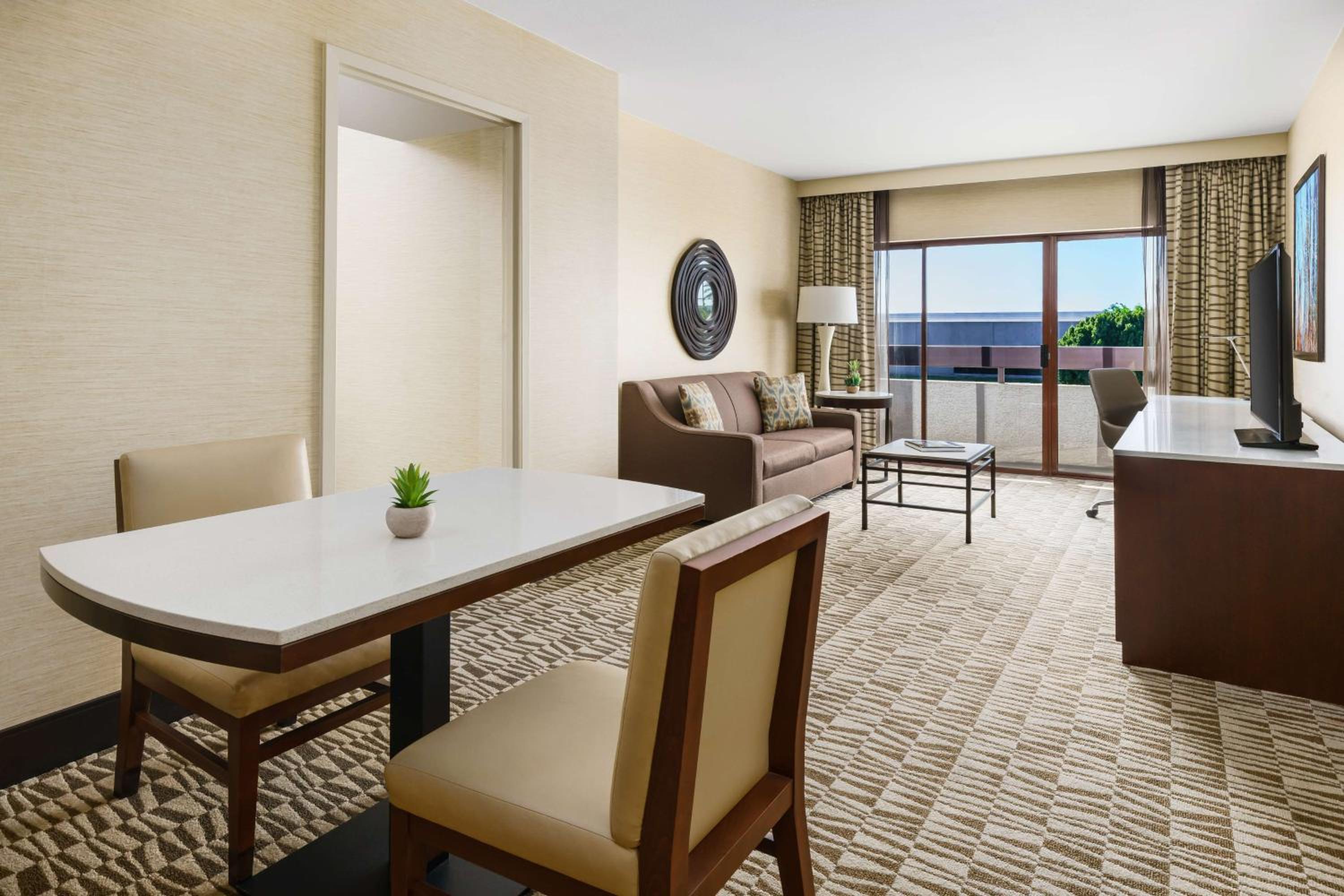 One-Bedroom King Suite - Photo 7