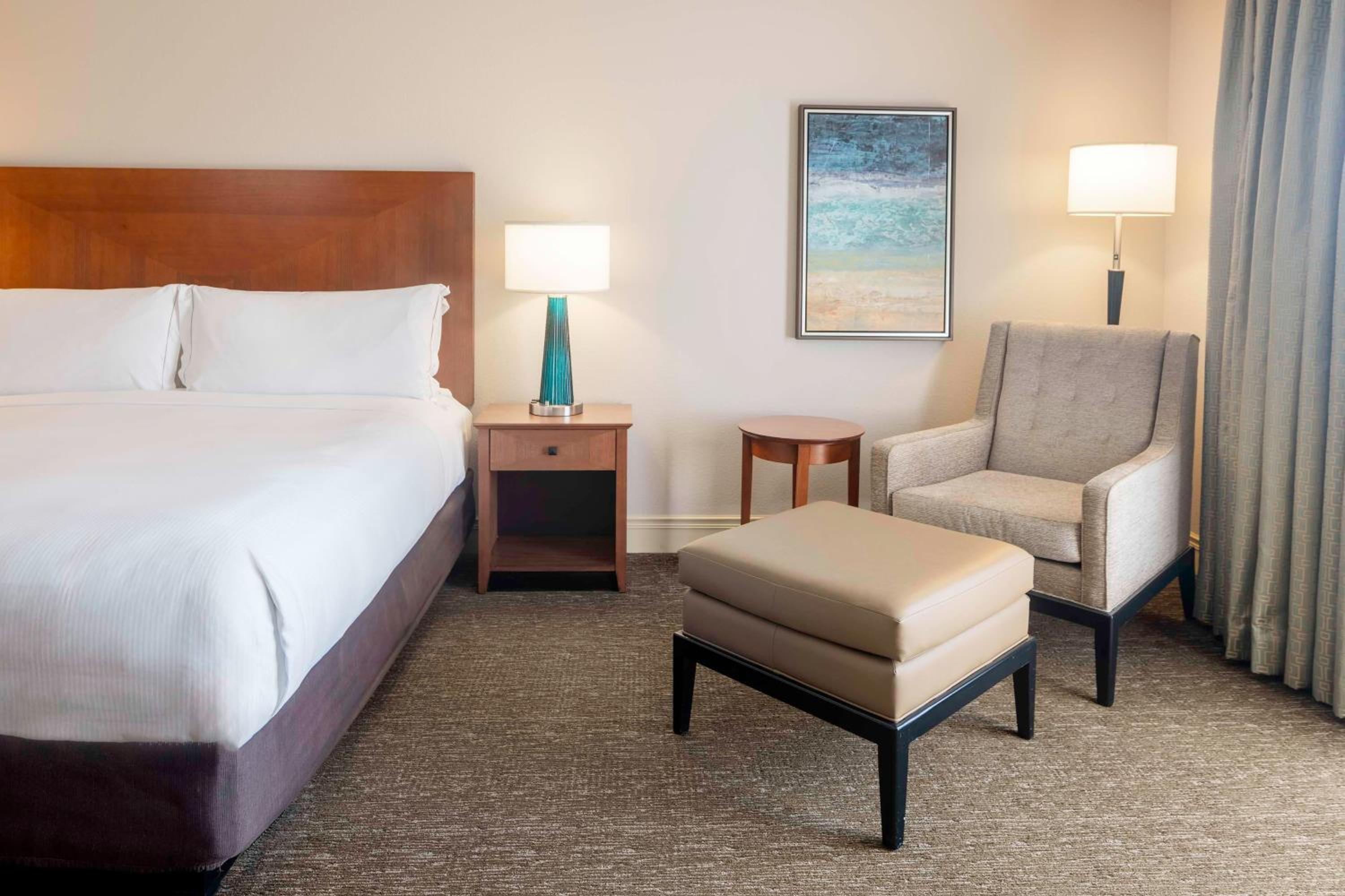 King Room with Balcony and Lake View - Photo 4