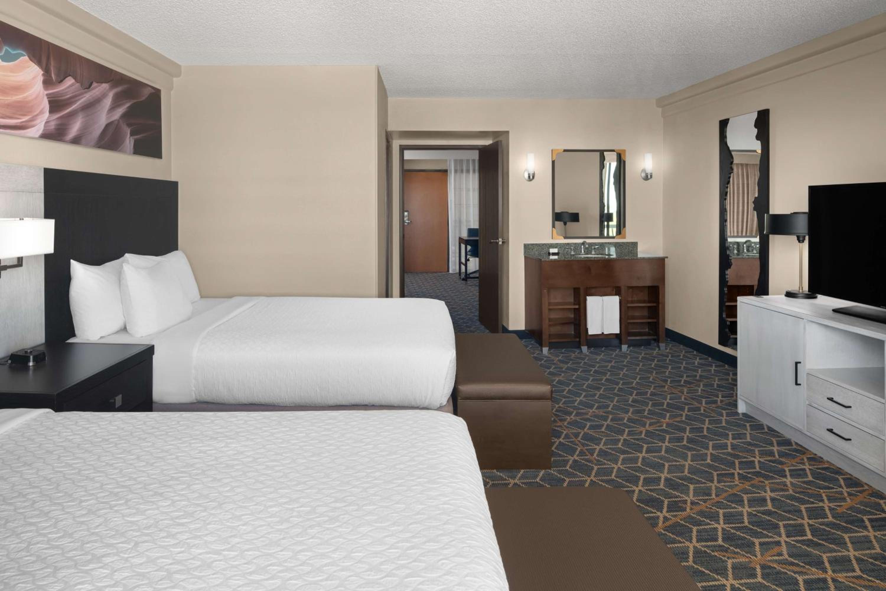 Two-Room Queen Suite with Two Queen Beds - Photo 1