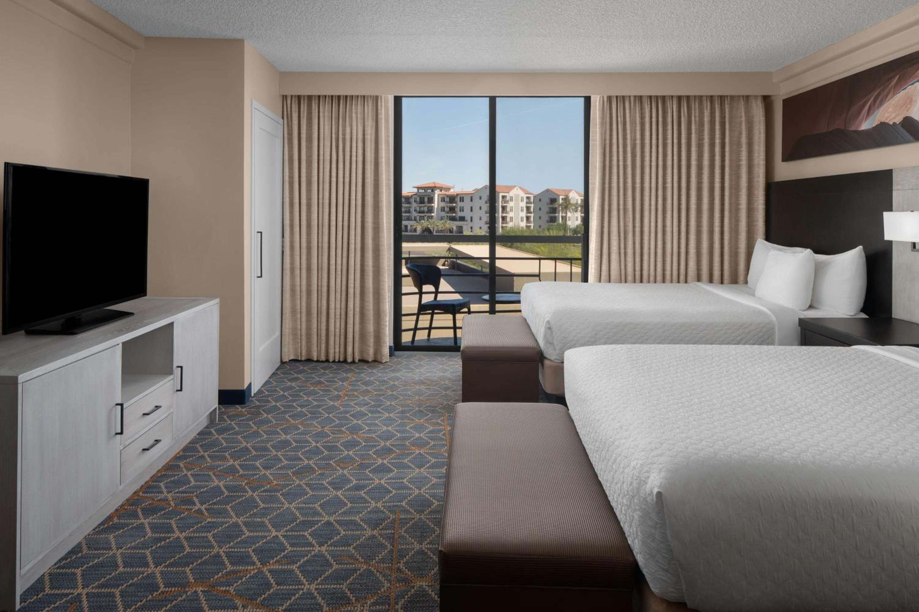 Two-Room Queen Suite with Two Queen Beds - Photo 2