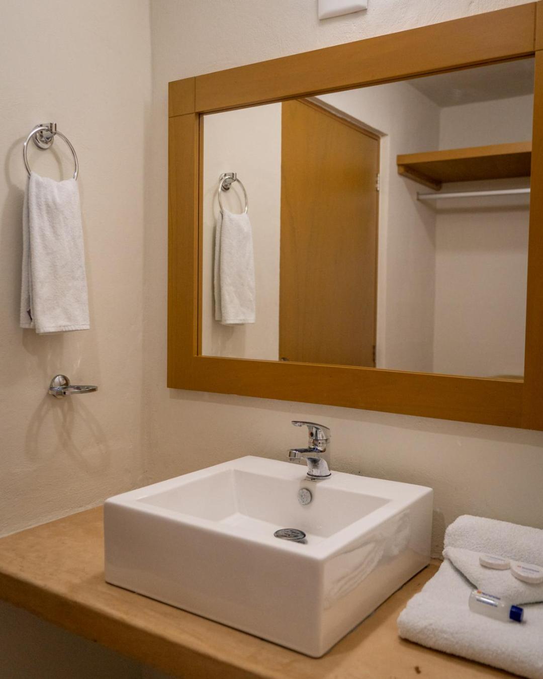 Double Room with Two Double Beds - Photo 5
