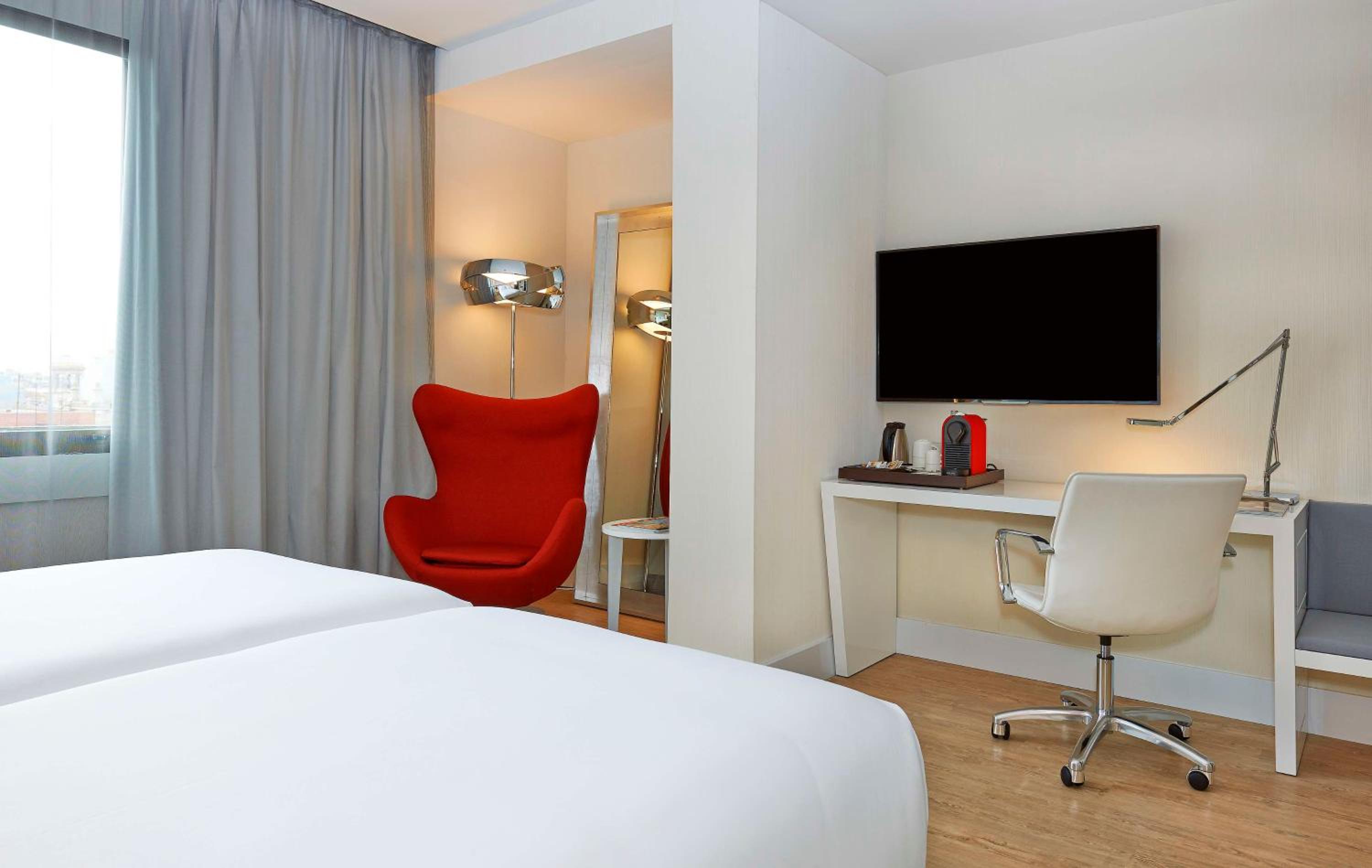 Superior Double or Twin Room thumbnail 5