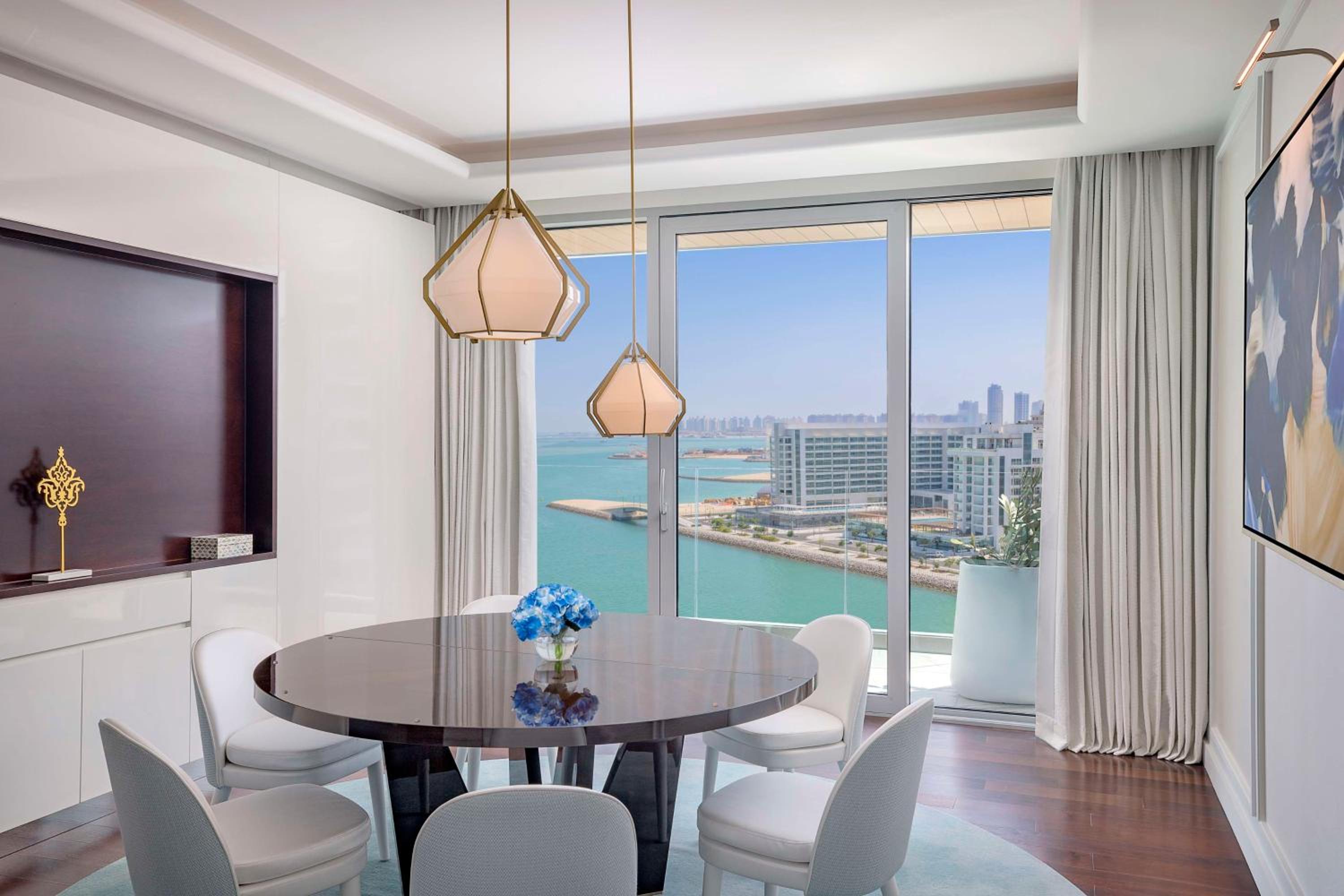 Deluxe One-Bedroom King Suite