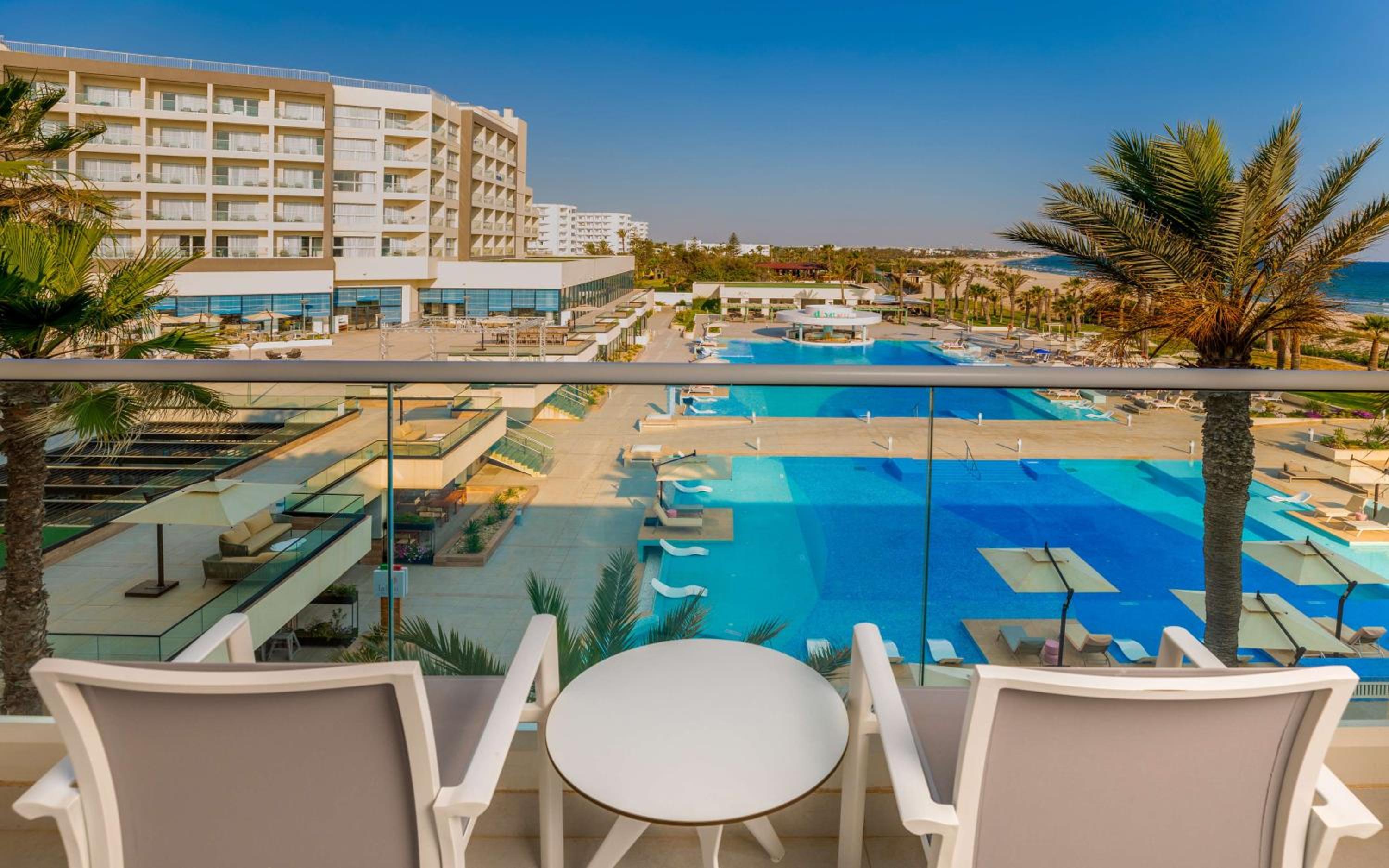 One-Bedroom King Suite with Pool View - Photo 5