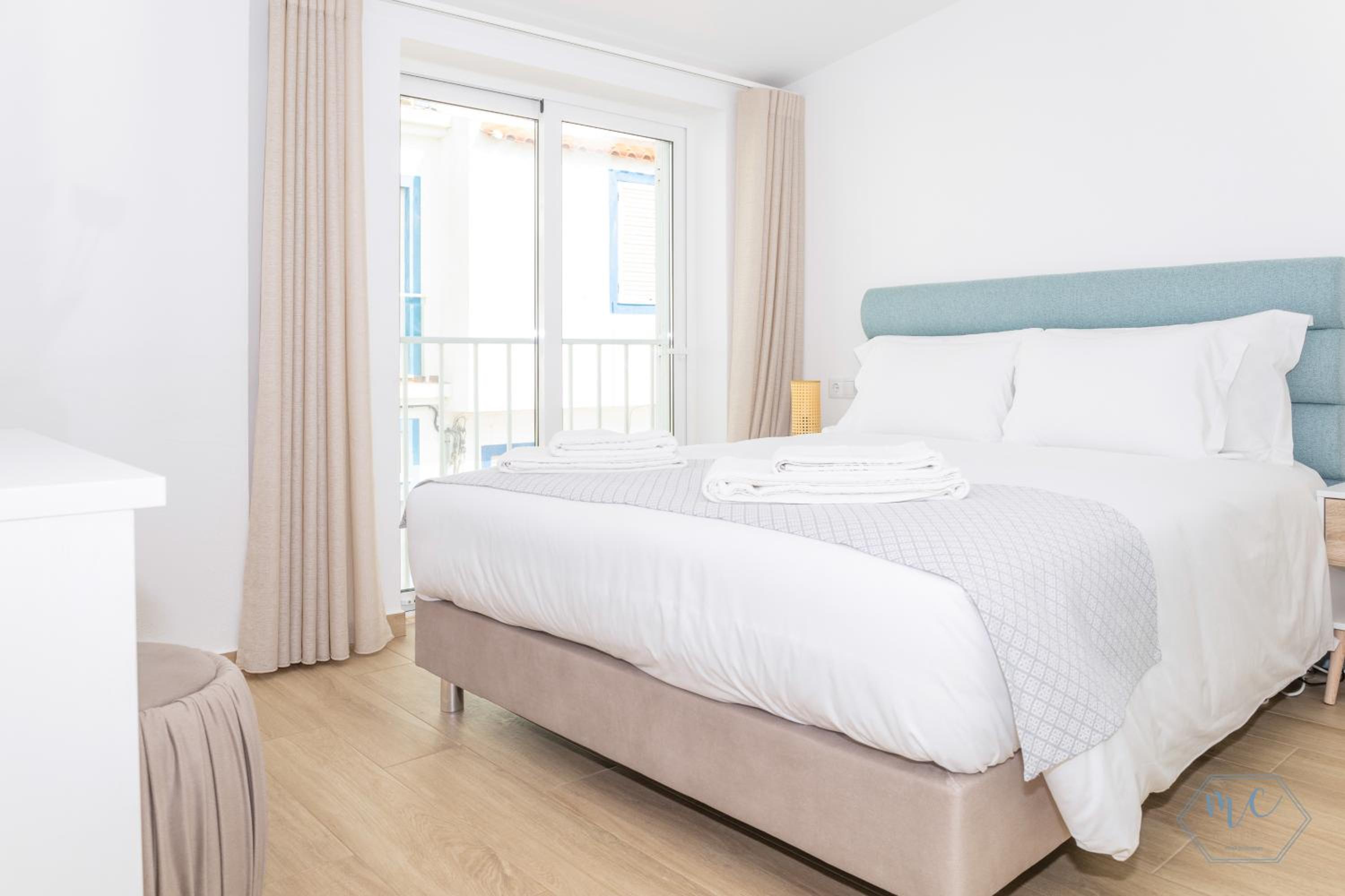 One-Bedroom Apartment with Sea View and Balcony - Top Floor