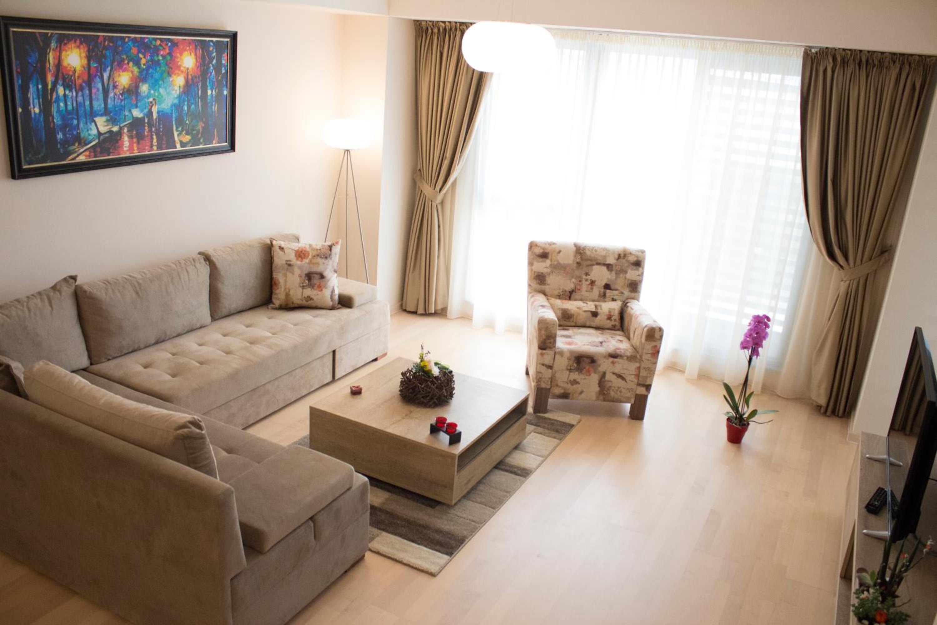Apartment with Terrace - Photo 11