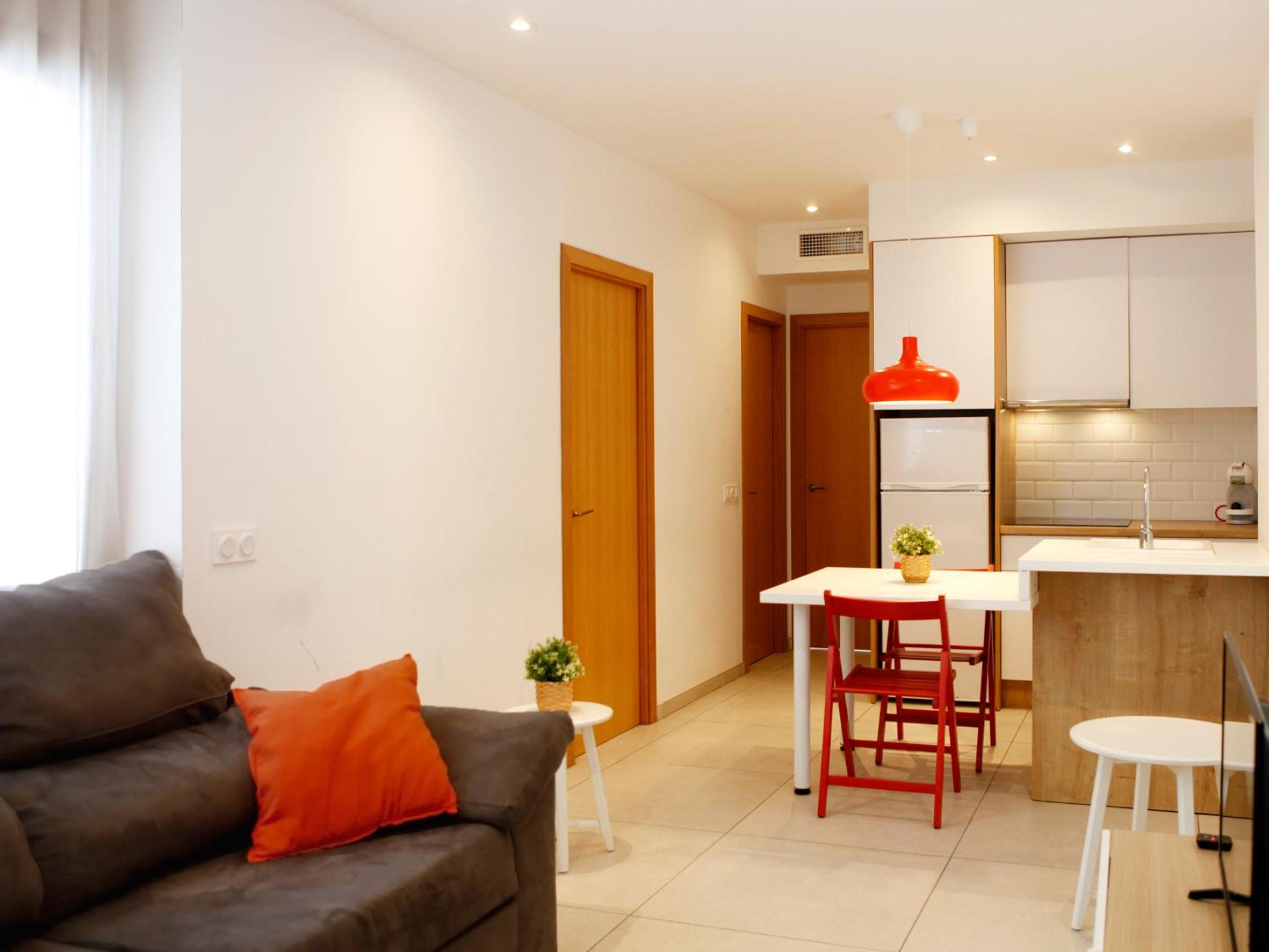 Apartment with Terrace - Photo 4