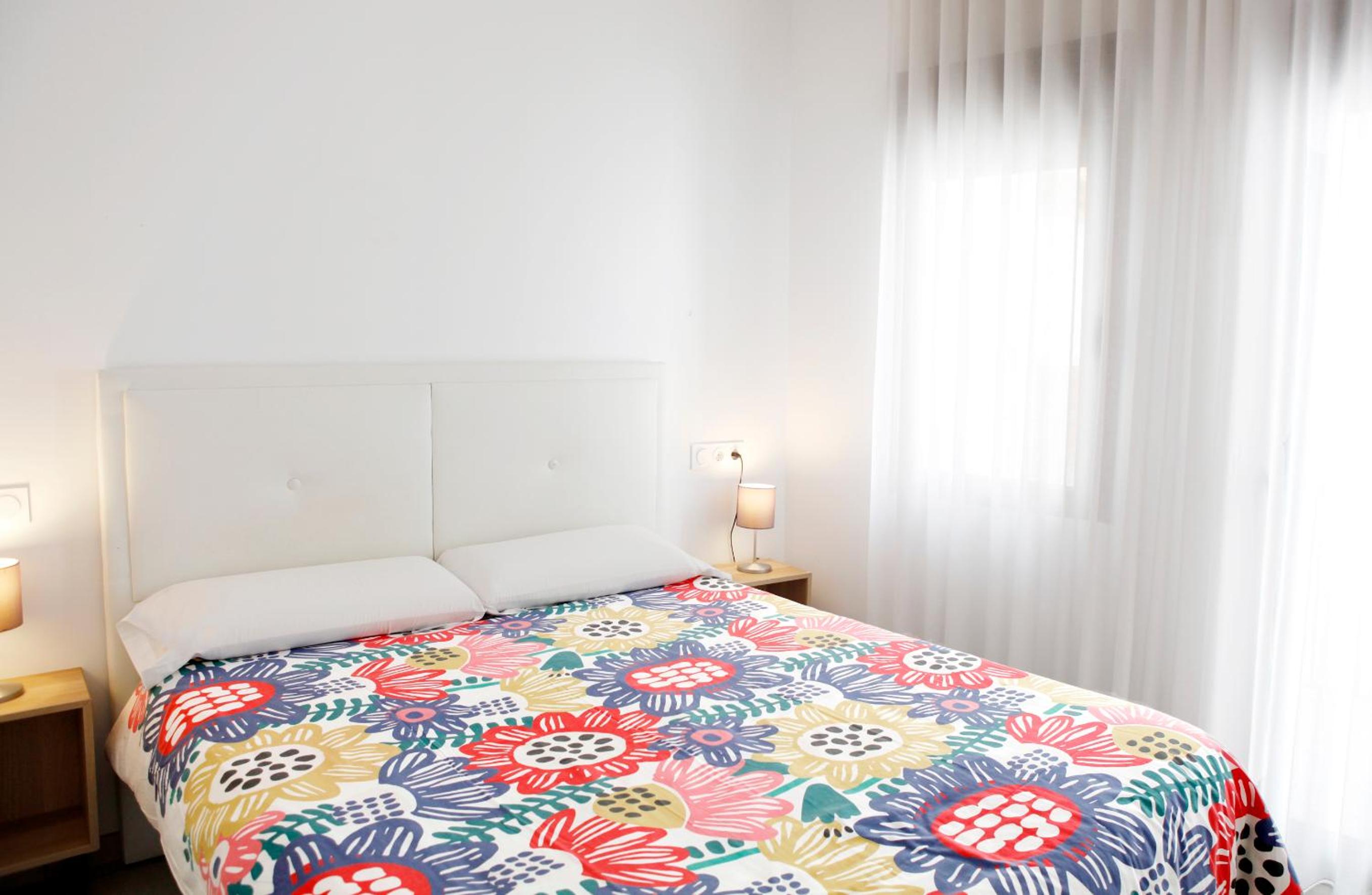 Apartment with Terrace - Photo 7