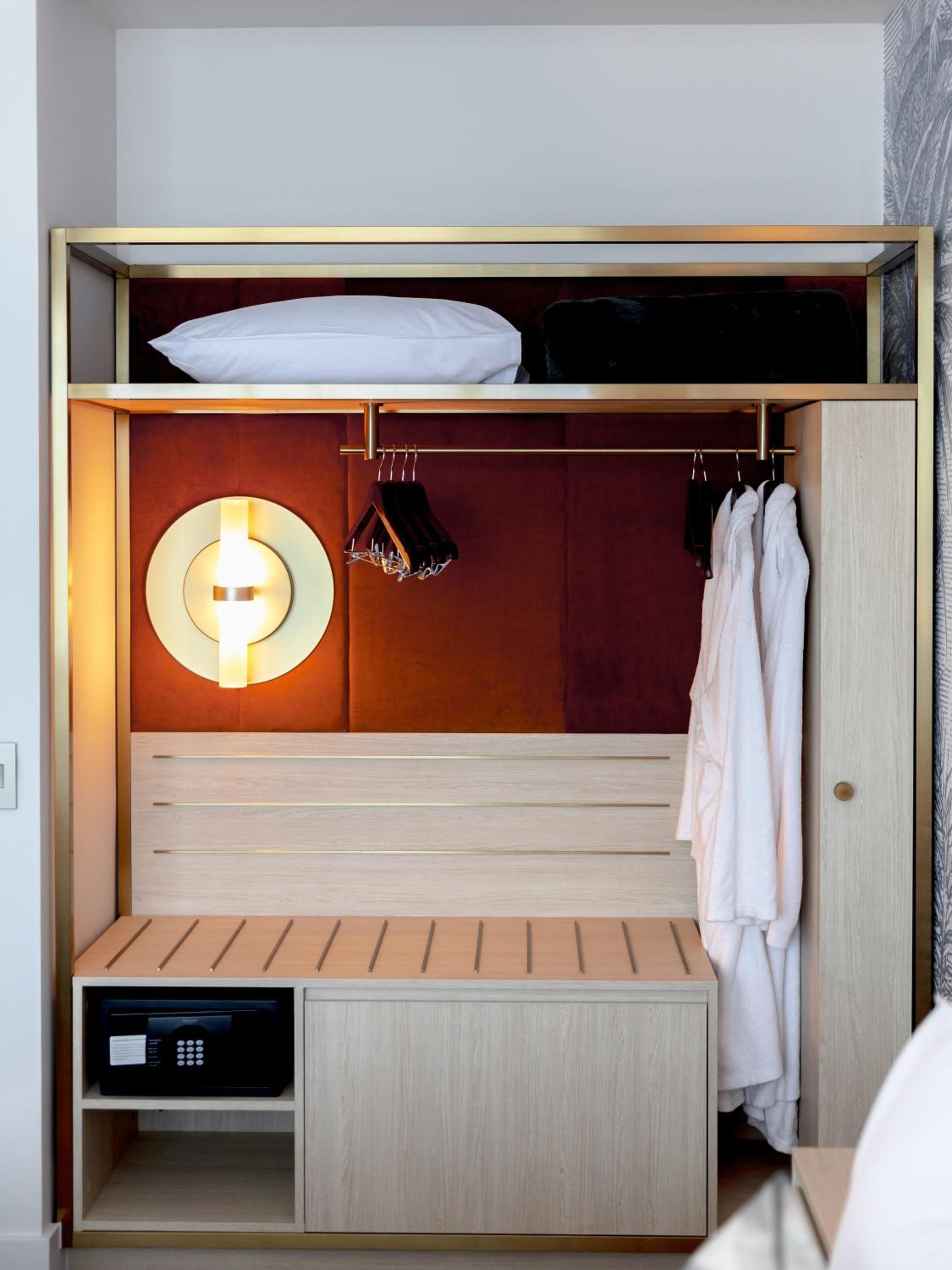 Amora Accessible King With Free Wi-Fi