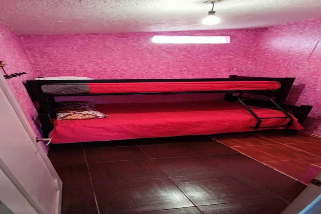 Five-Bedroom House photo 1
