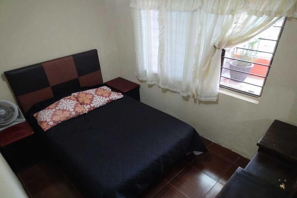 Five-Bedroom House photo 2