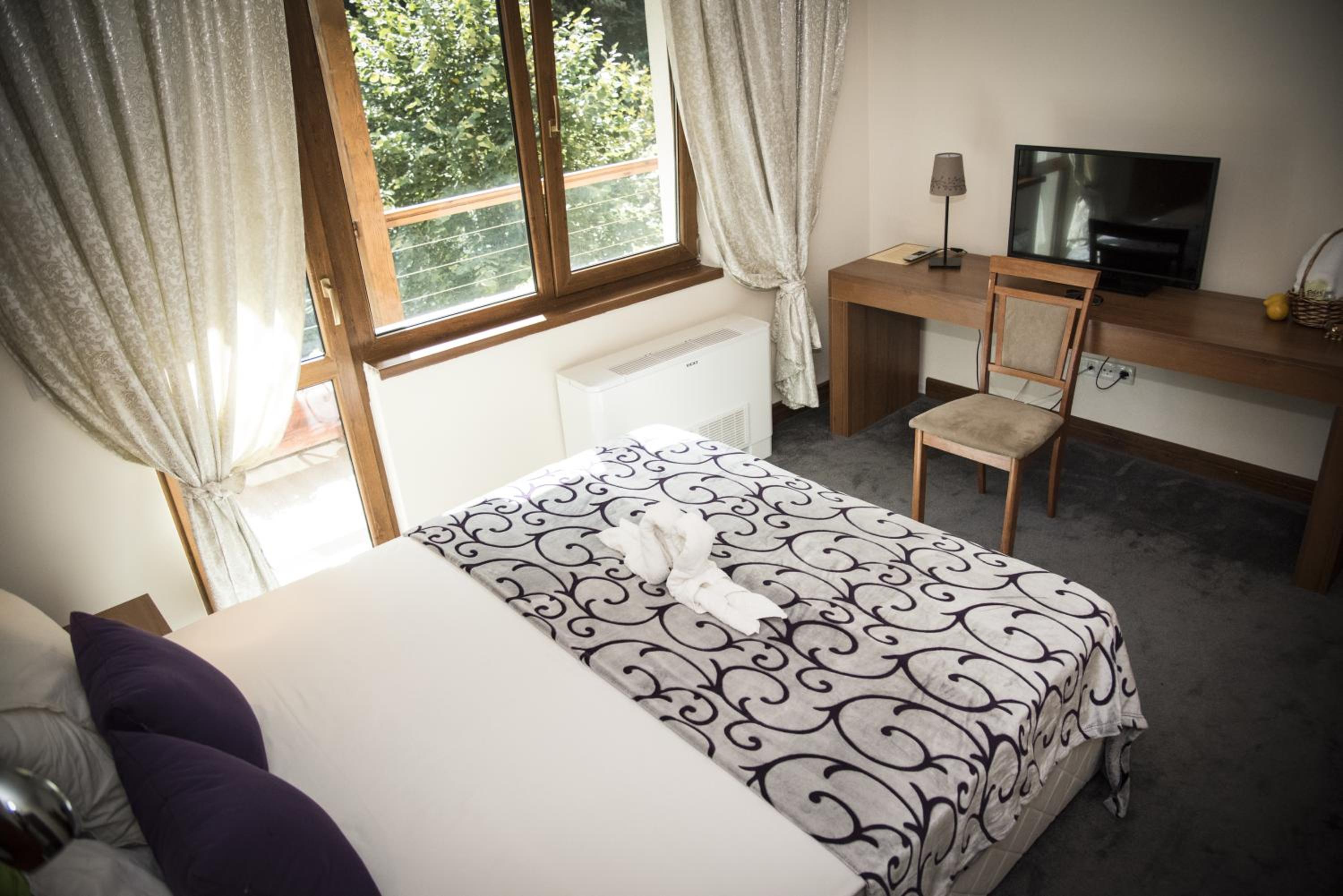 One-Bedroom Suite with Balcony