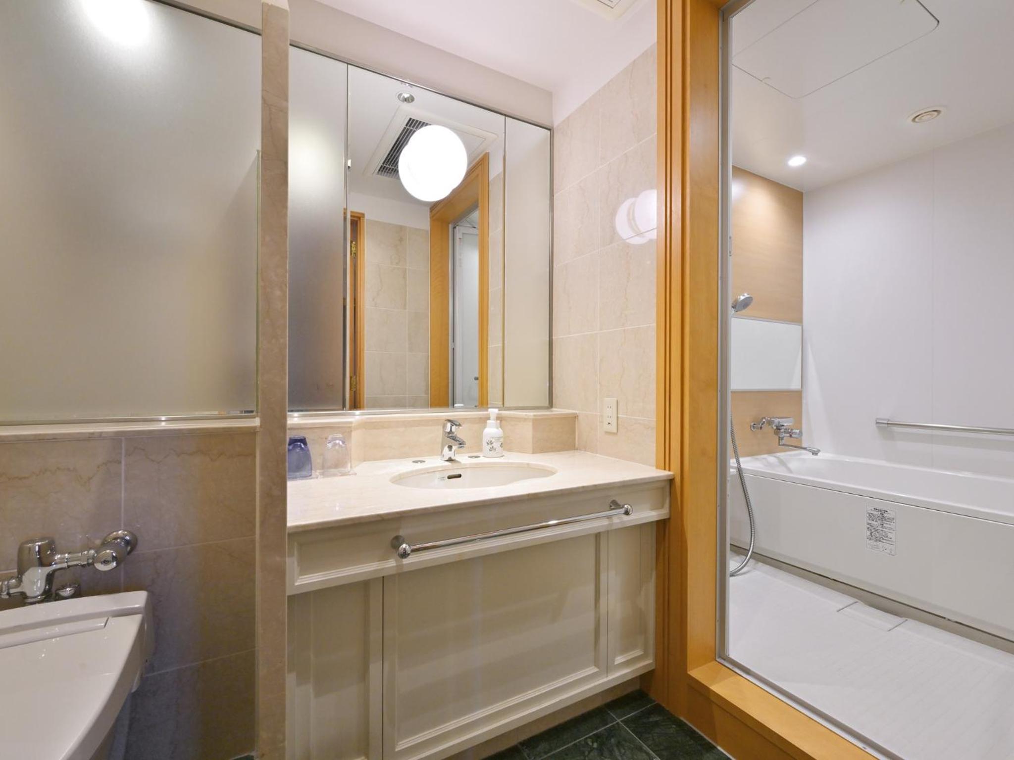 Junior Suite - Non-Smoking photo 2