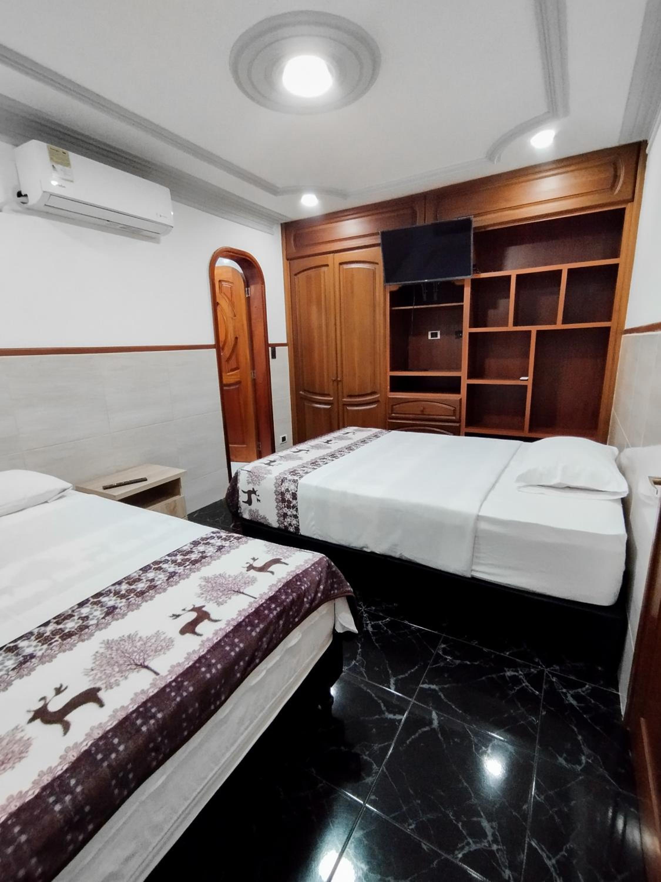 Quadruple Room with Private Bathroom photo 1