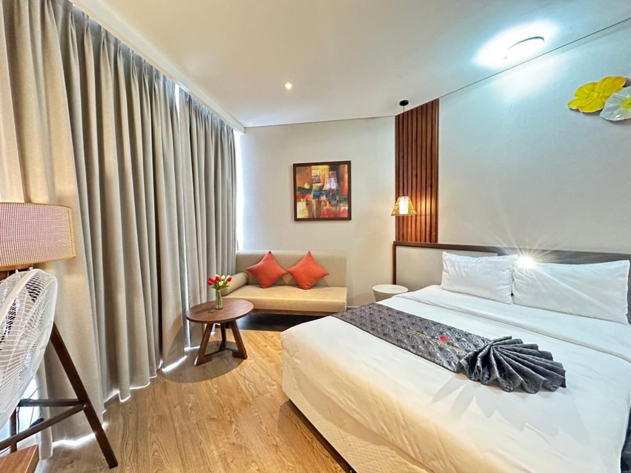 Deluxe Queen Room With Two Queen Beds photo 1
