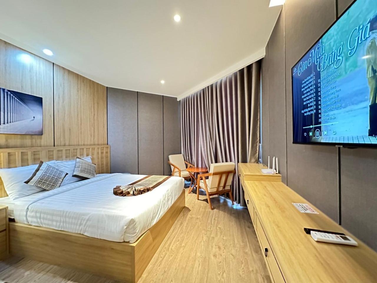 Deluxe Queen Room With Two Queen Beds photo 3