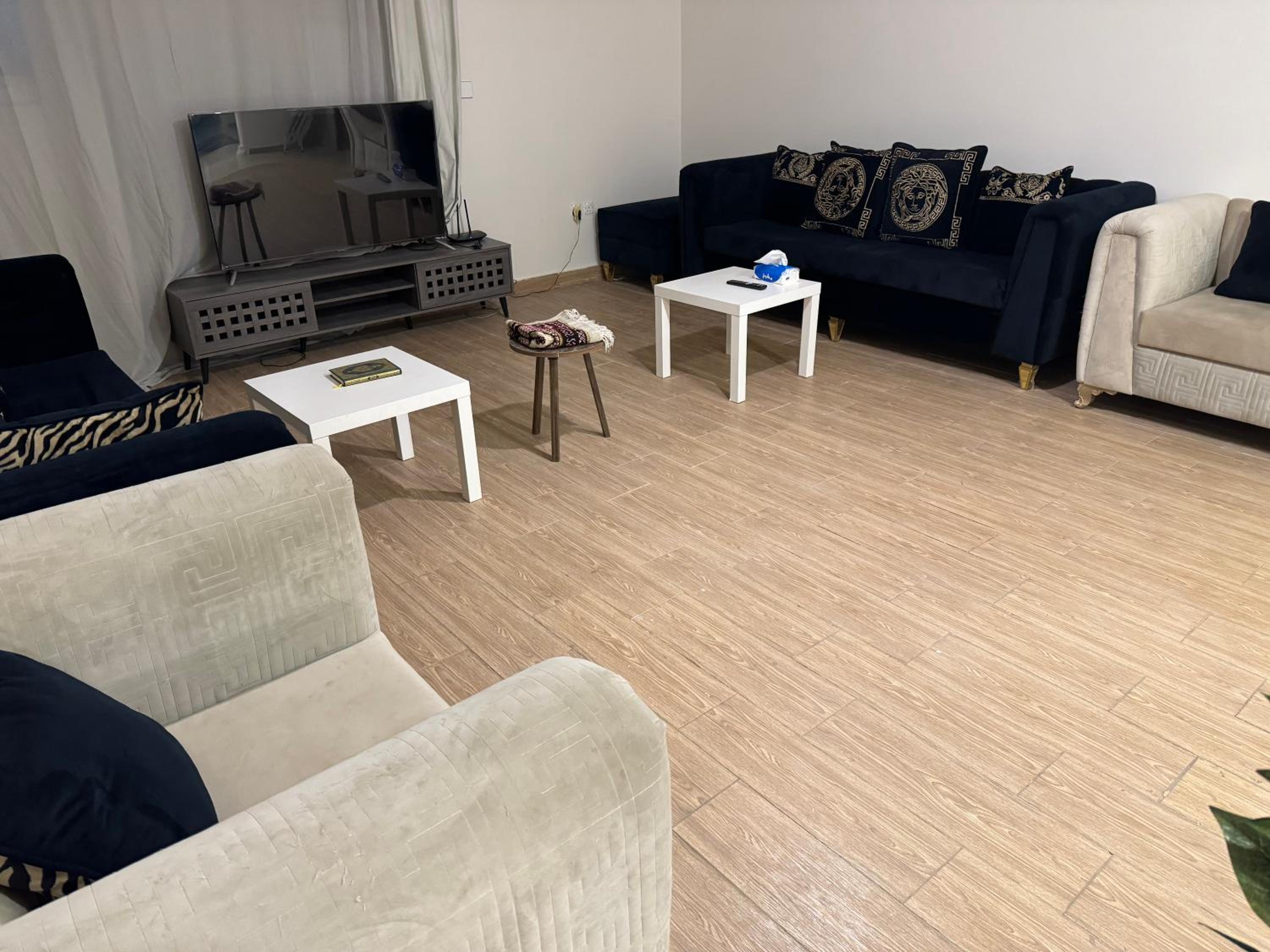 Five-Bedroom House photo 2