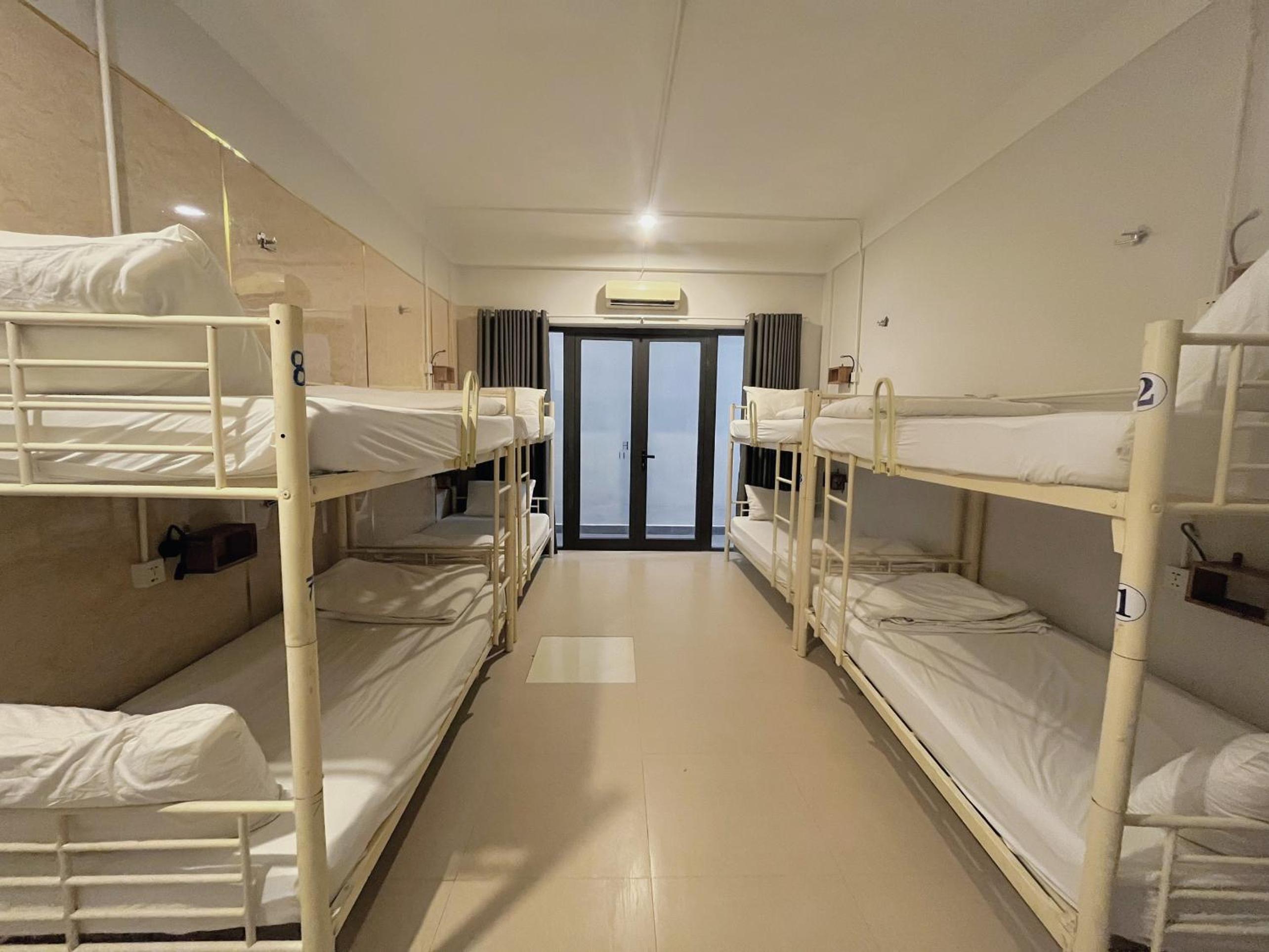 Bed in 8-Bed Mixed Dormitory Room photo 3