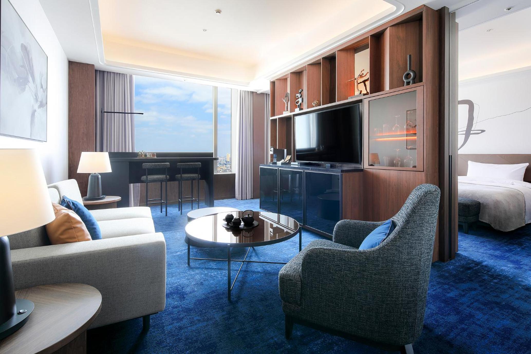 39th-41st Floor Executive Suite E - Non-Smoking (with breakfast / Additional breakfast fee will be charged for children under 6 y/o)