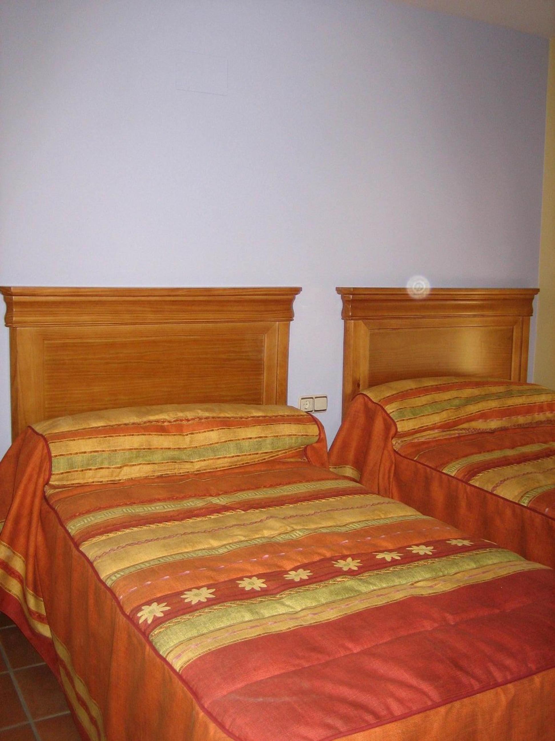 Five-Bedroom House photo 2