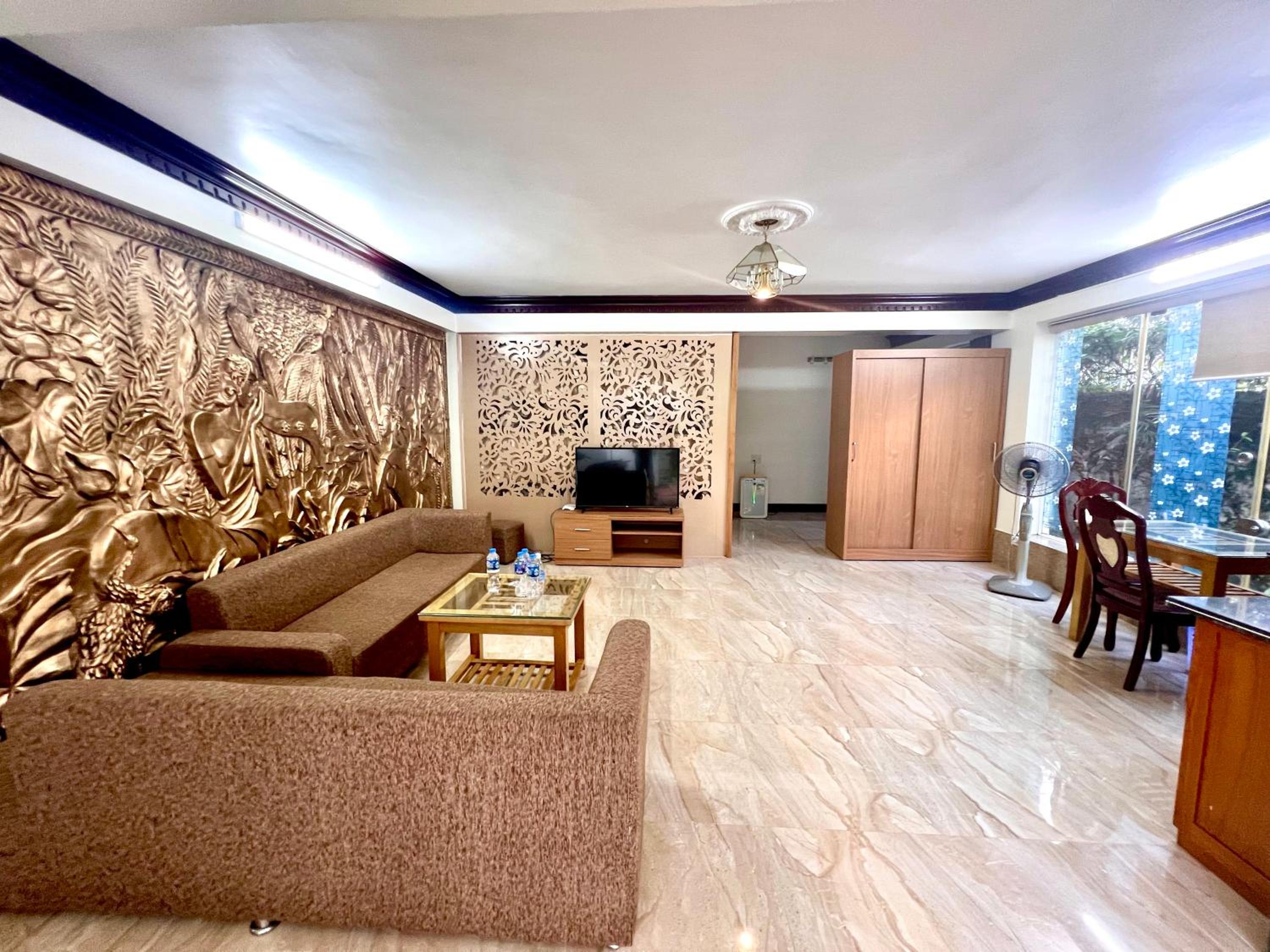 Queen Suite With Spa Bath photo 3