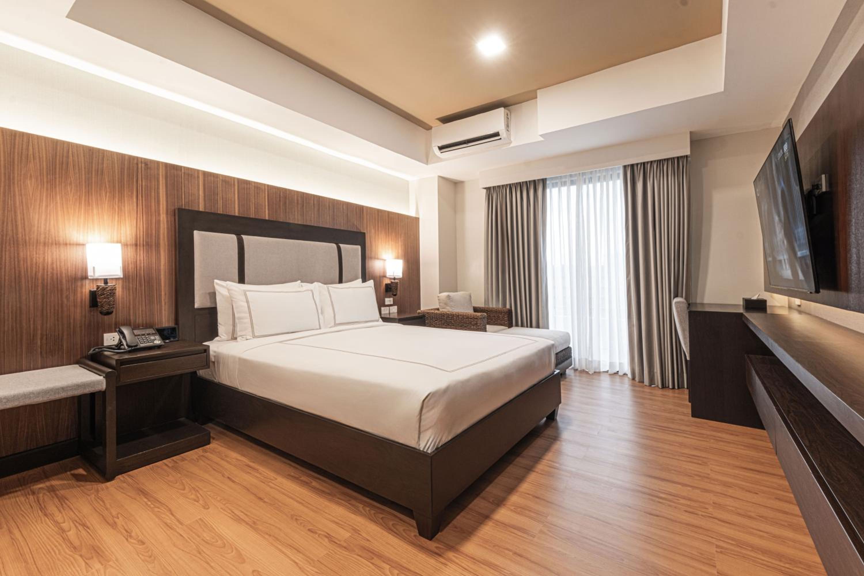 Classic Room - Queen Bed