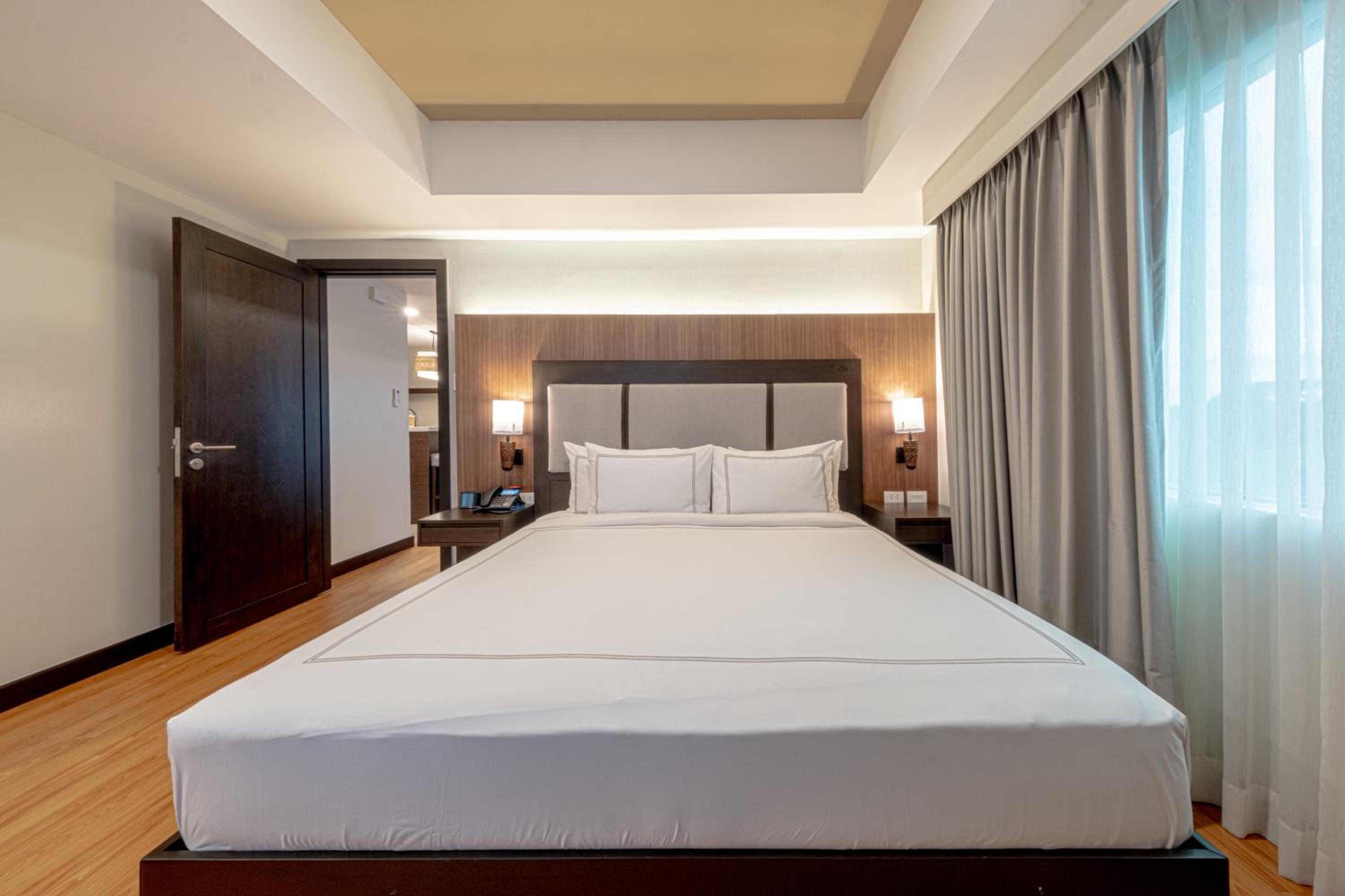 Premier One-Bedroom Suite