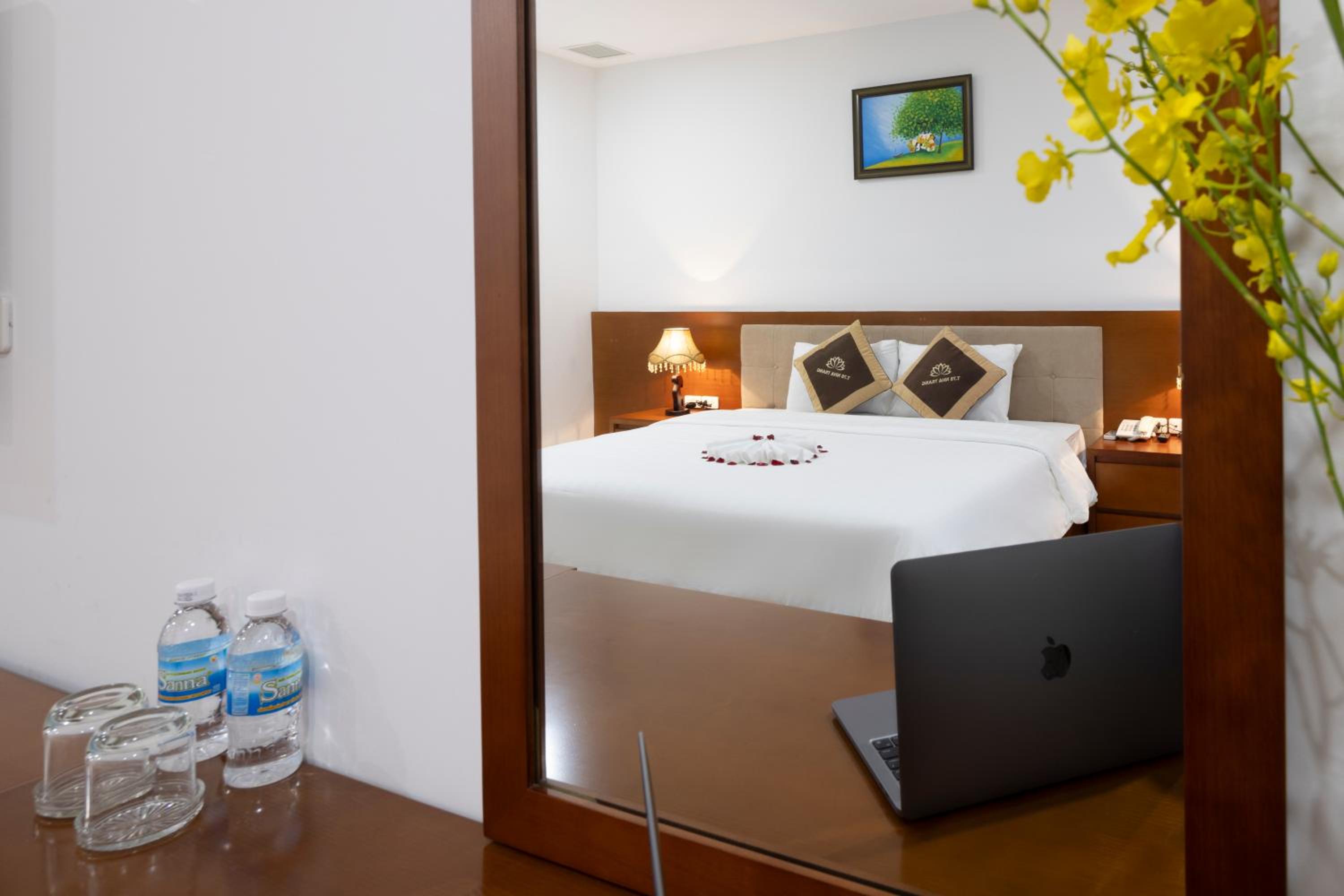 Deluxe Double or Twin Room - Photo 8