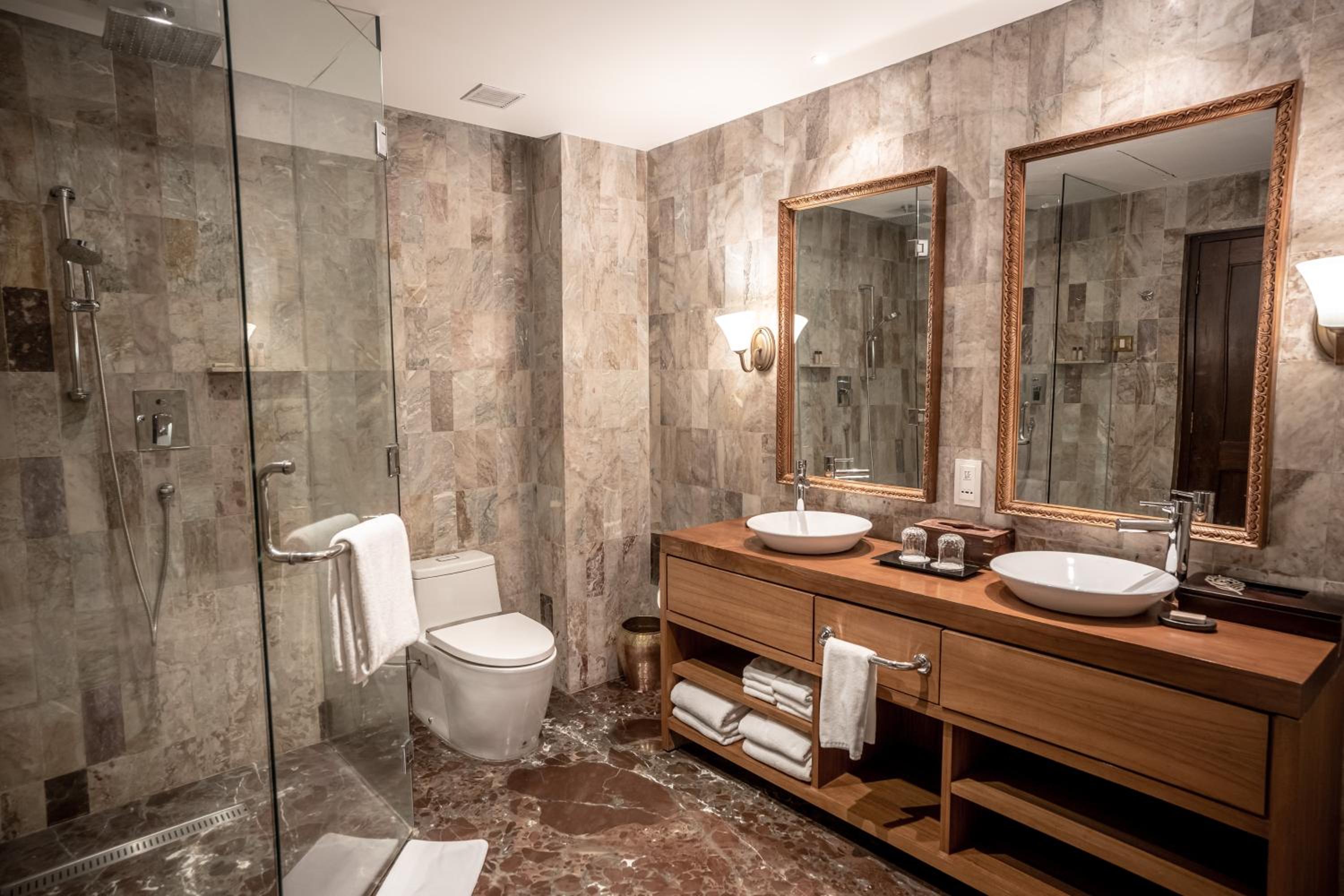 Presidential Suite - Complimentary Private Car Airport Pick Up, Fruit Basket, Welcome Drink, Free Wifi