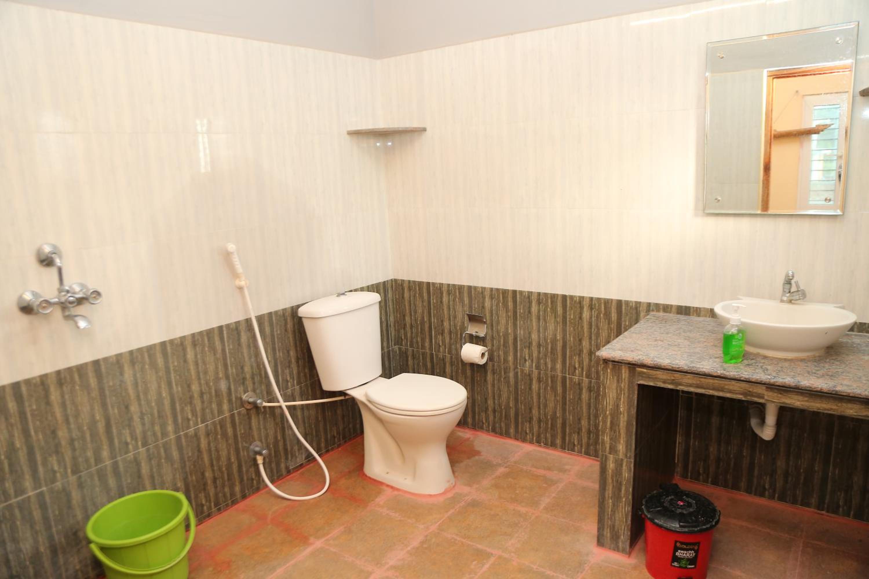 Deluxe Double Room (2 Adults + 1 Child) photo 3