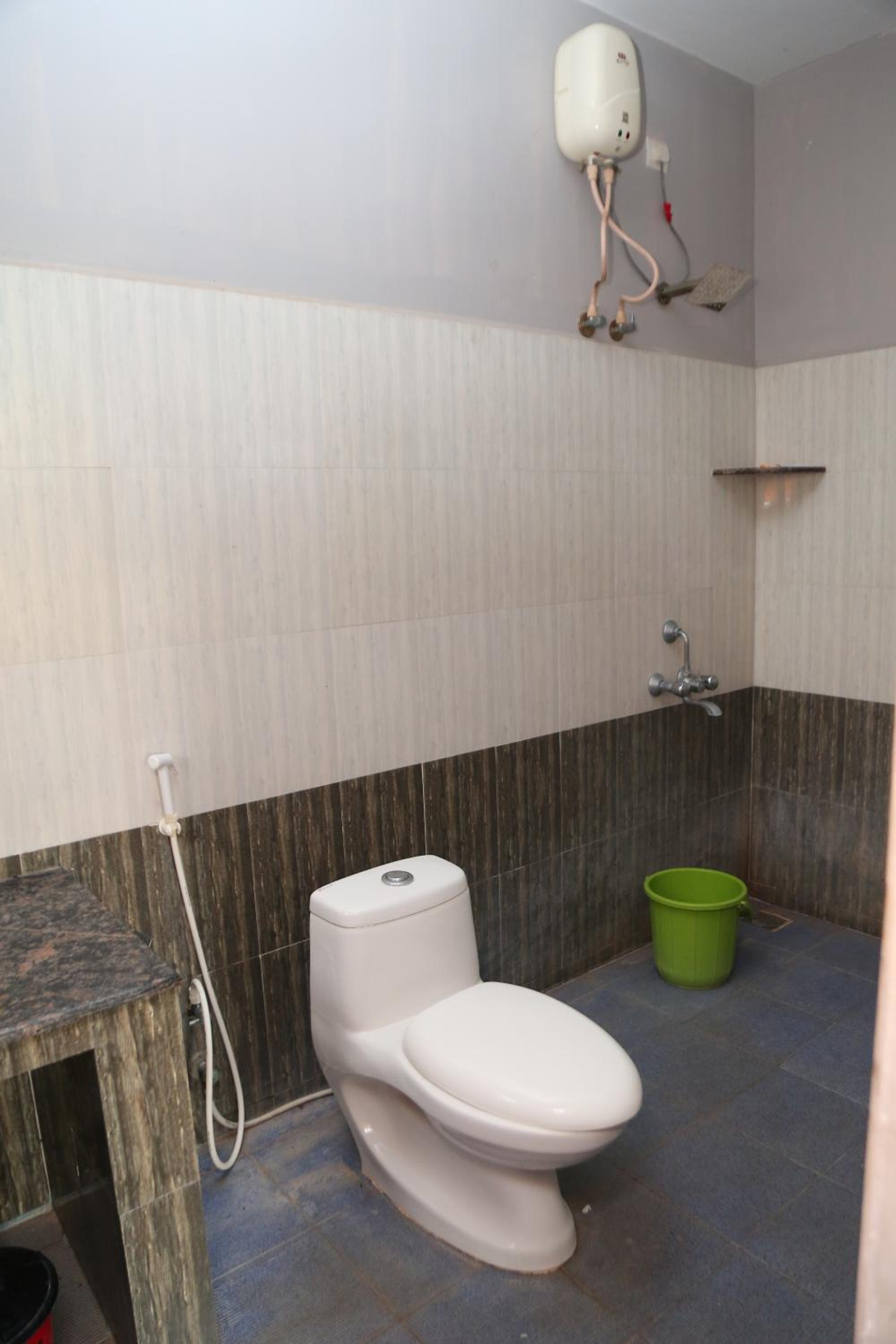 Deluxe Double Room (2 Adults + 1 Child) photo 2