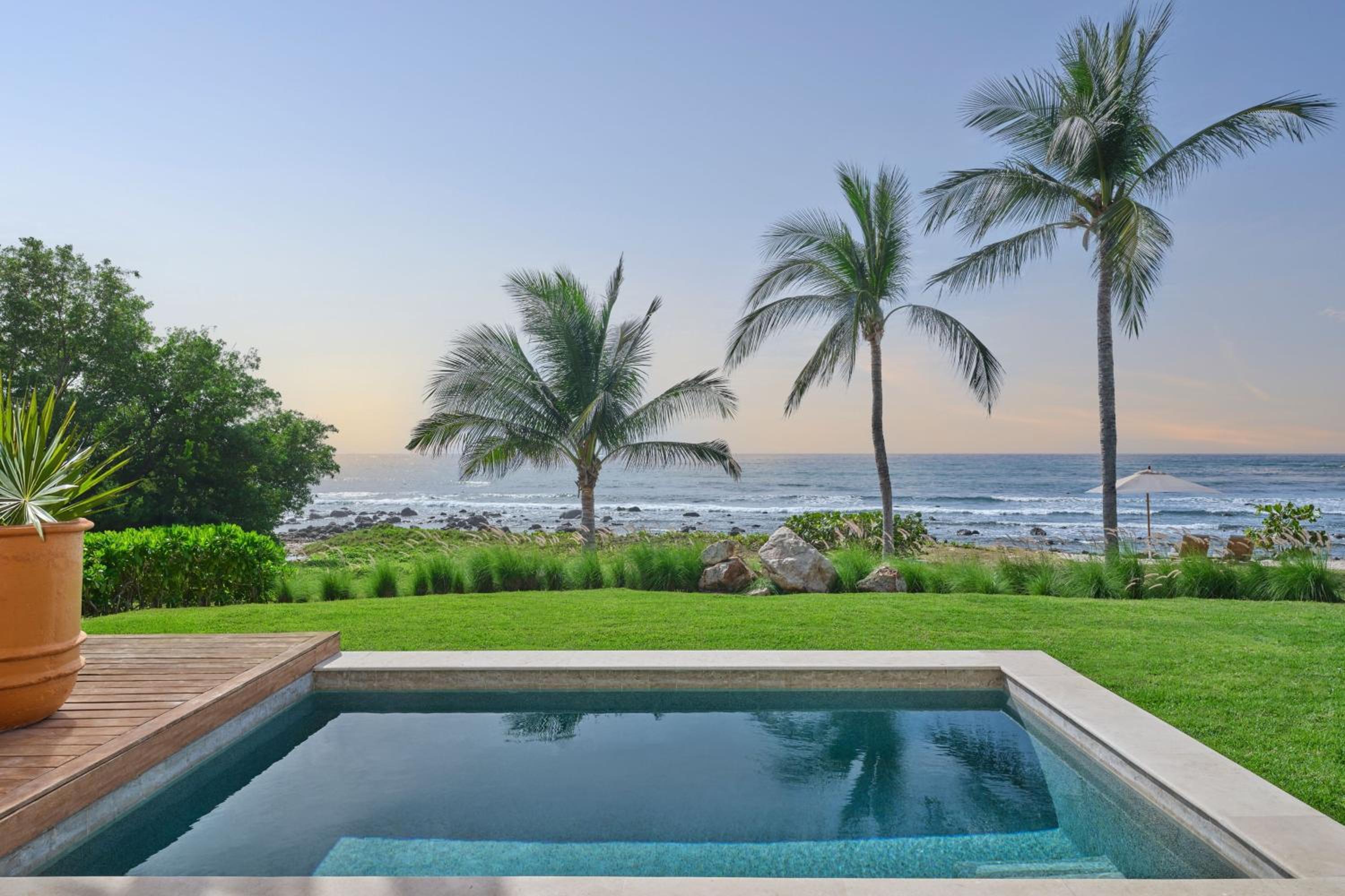 Deluxe Suite Beachfront with whirlpool, 1 Bedroom Larger Suite, 1 King - Photo 7
