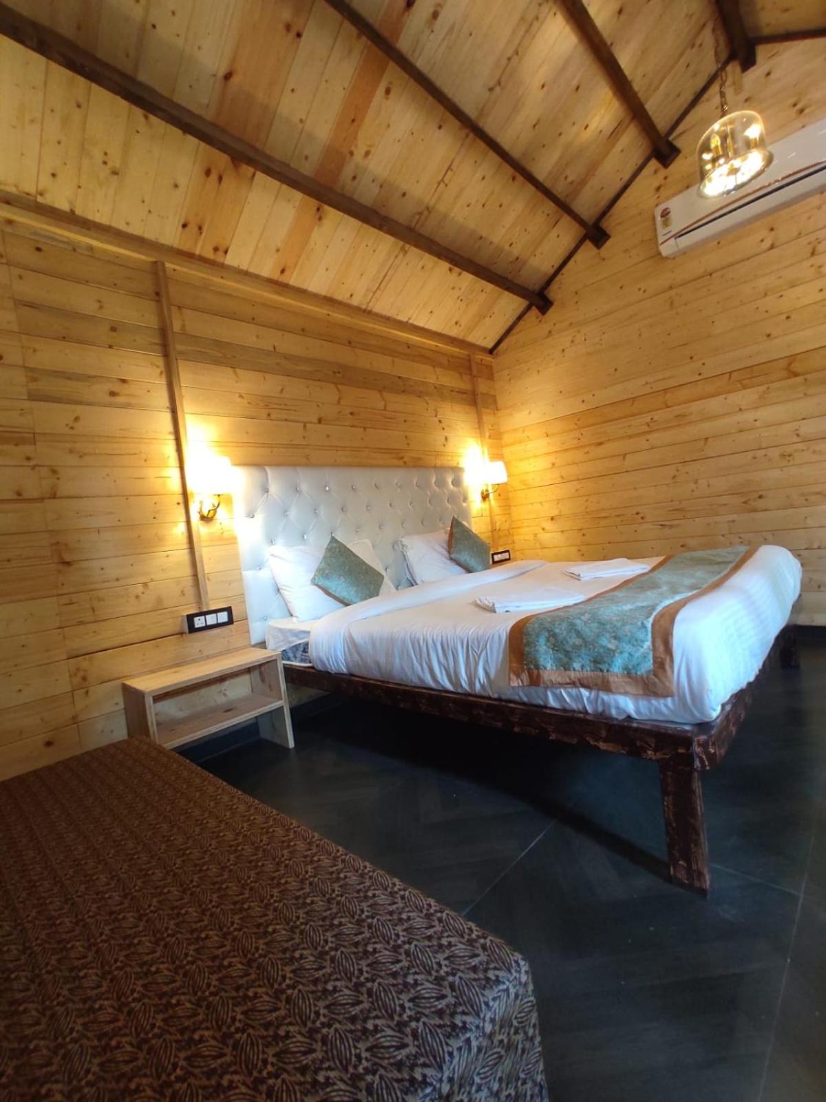 Deluxe Double Room - Photo 8