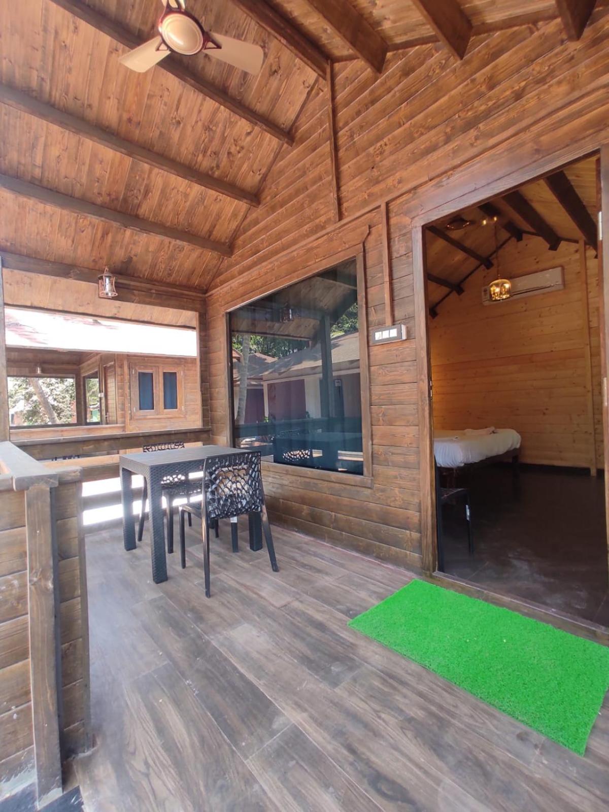 Deluxe Double Room - Photo 9
