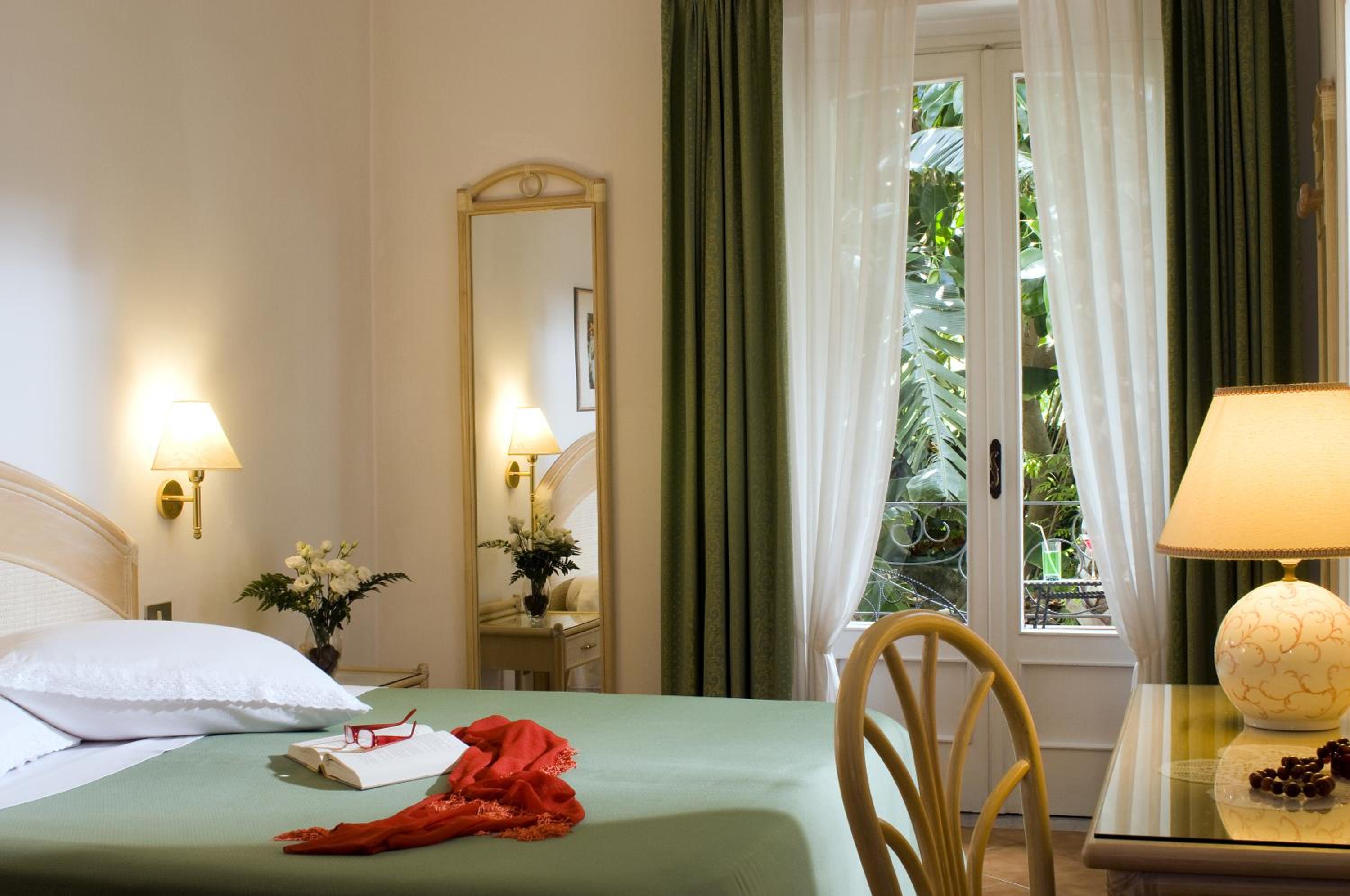 Standard Double Room - Photo 2