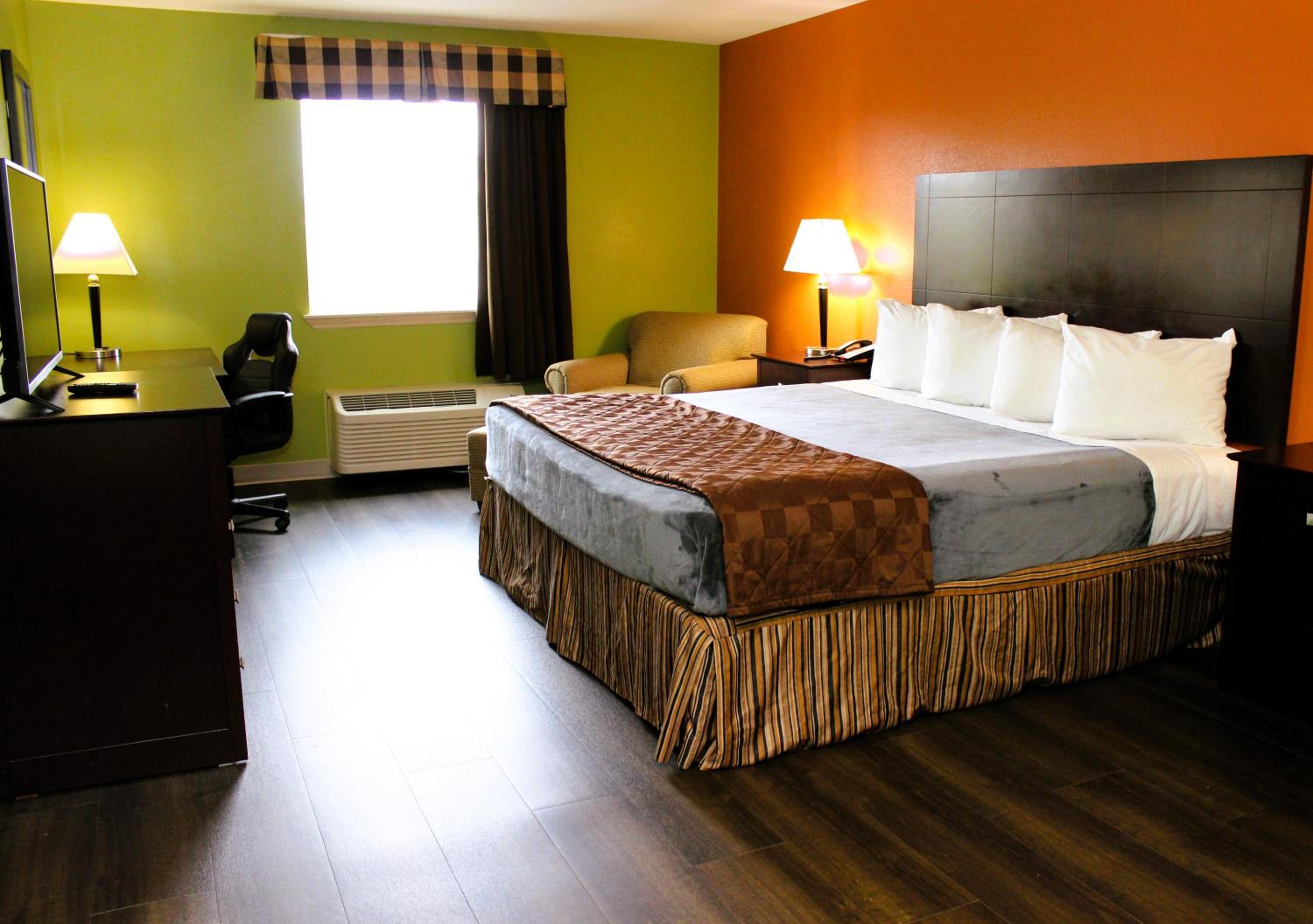 King Room - Non-Smoking - Photo 1