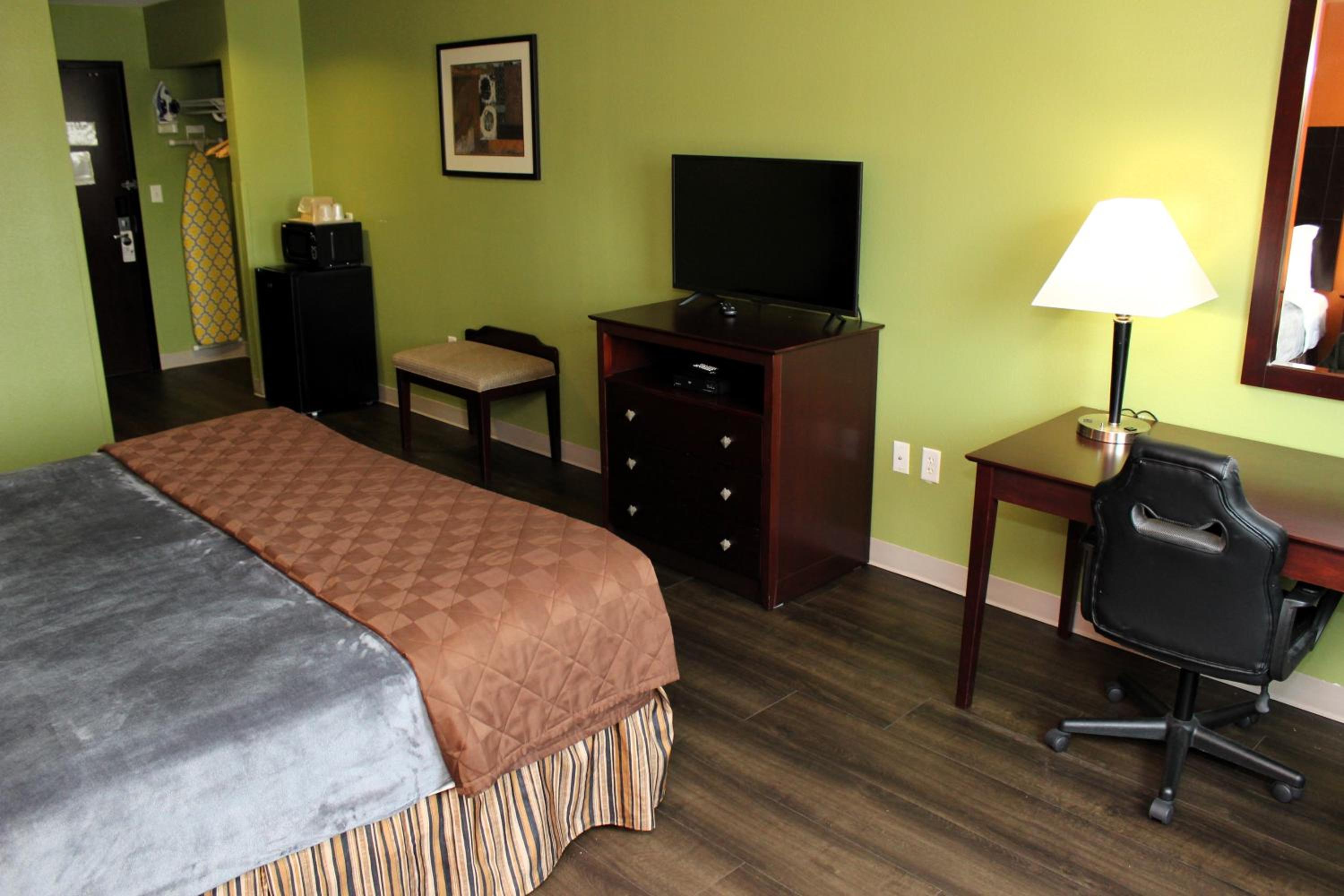 King Room - Non-Smoking - Photo 13