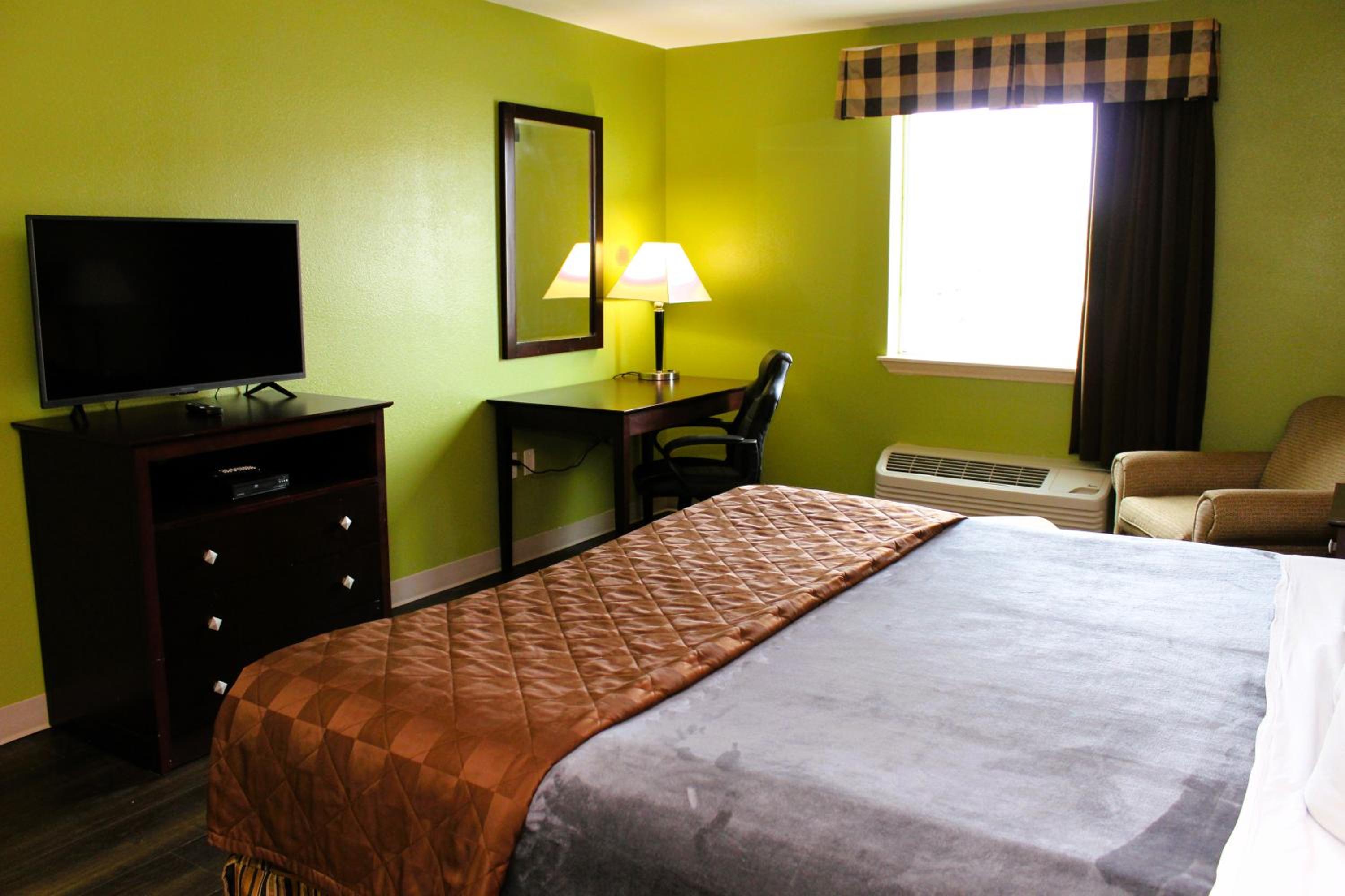 King Room - Non-Smoking - Photo 3