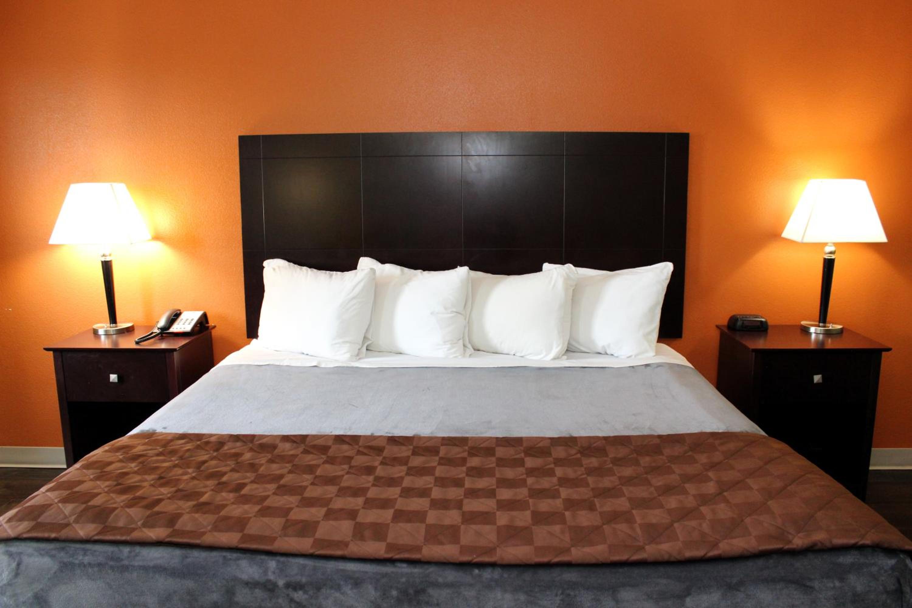 King Room - Non-Smoking - Photo 12