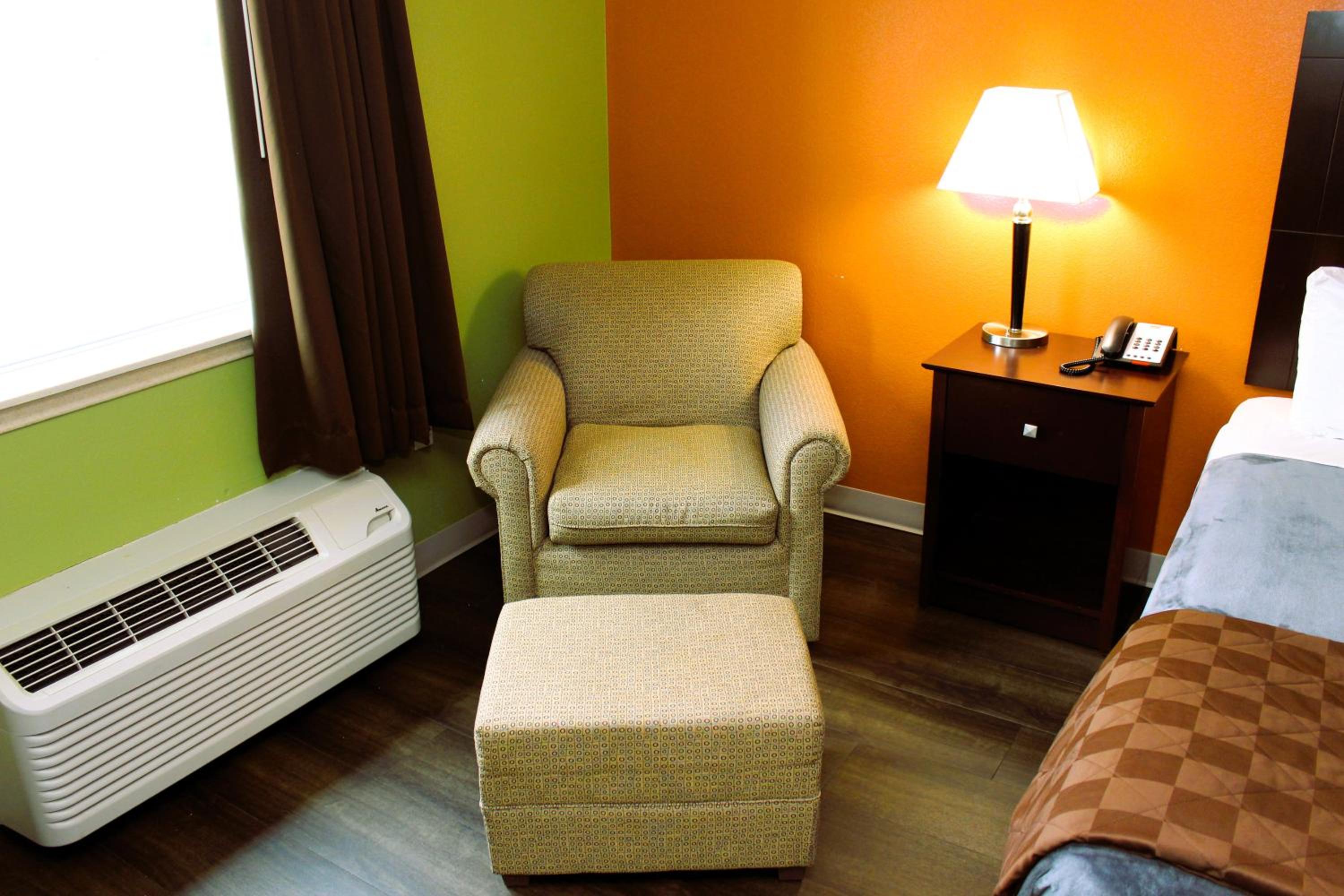 King Room - Non-Smoking - Photo 14