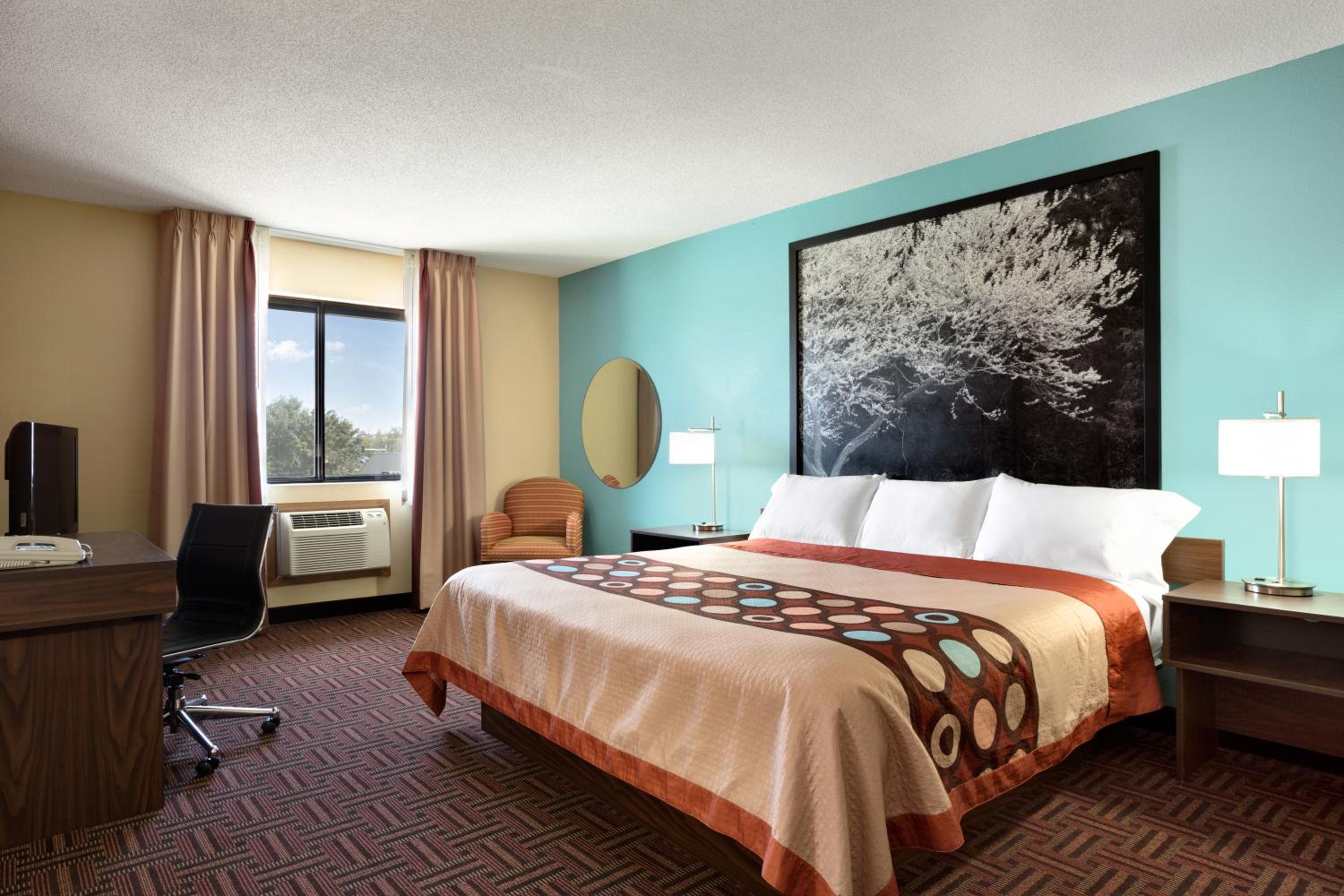 King Room - Non-Smoking - Photo 2