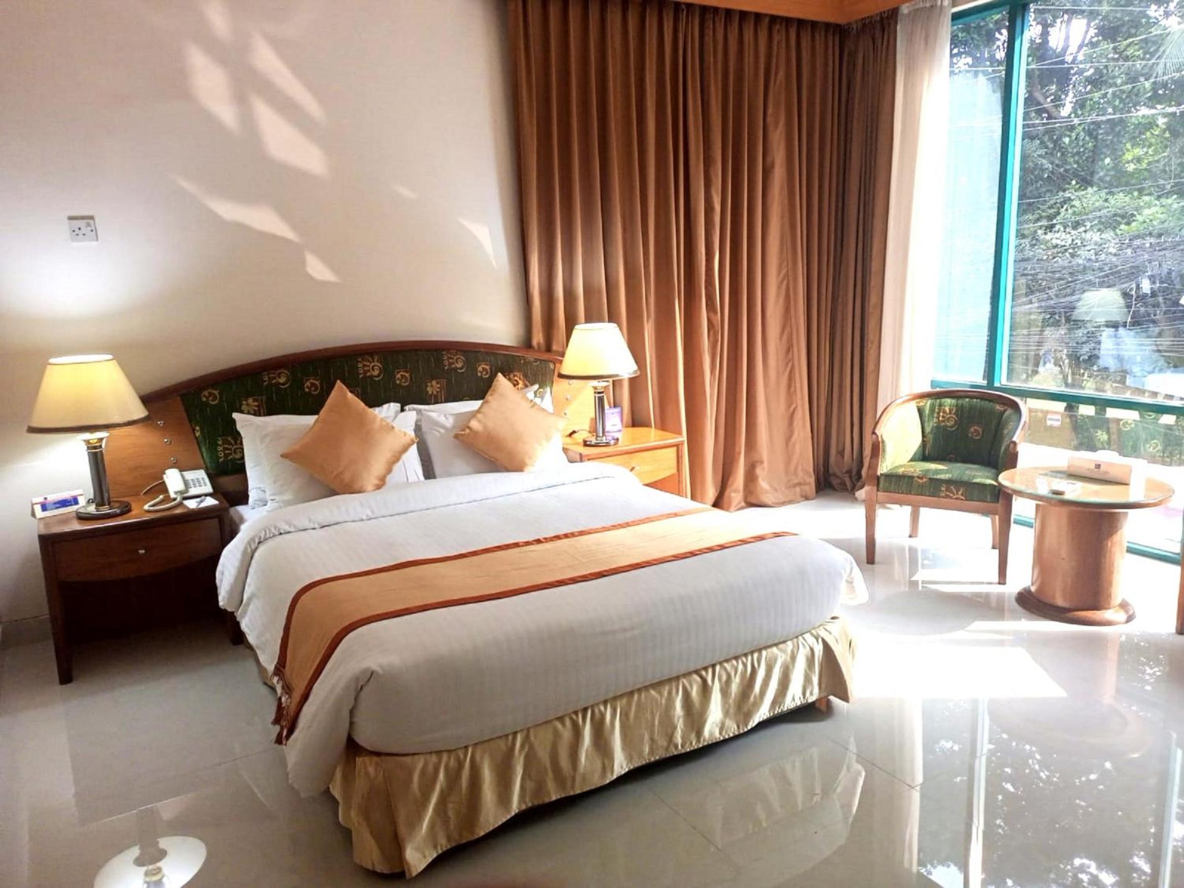 Deluxe Double Room with Lake View