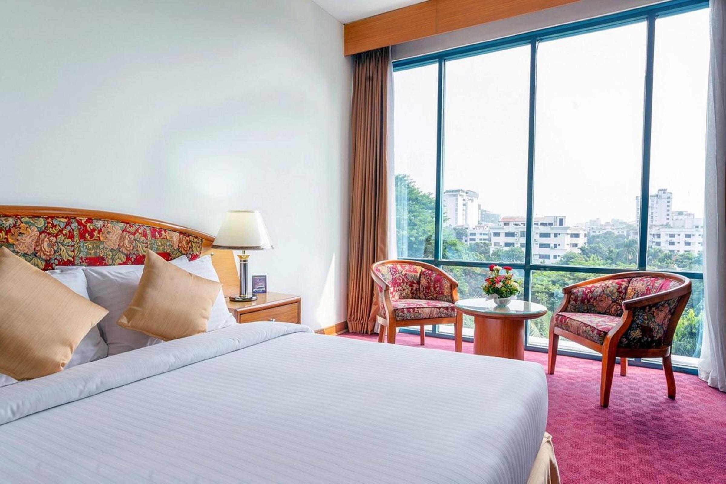 Suite with Lake View
