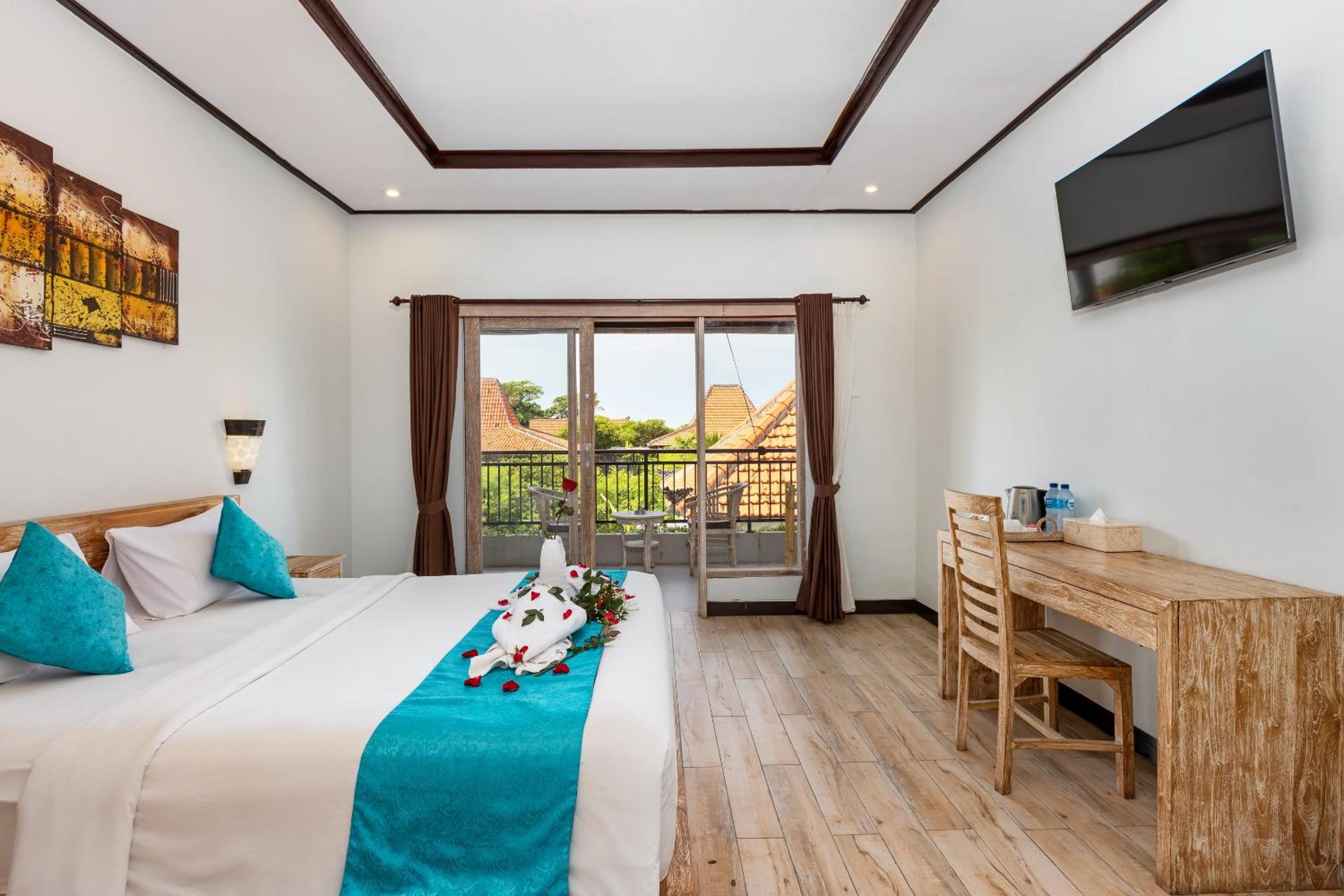 Double Room with Balcony - Photo 12