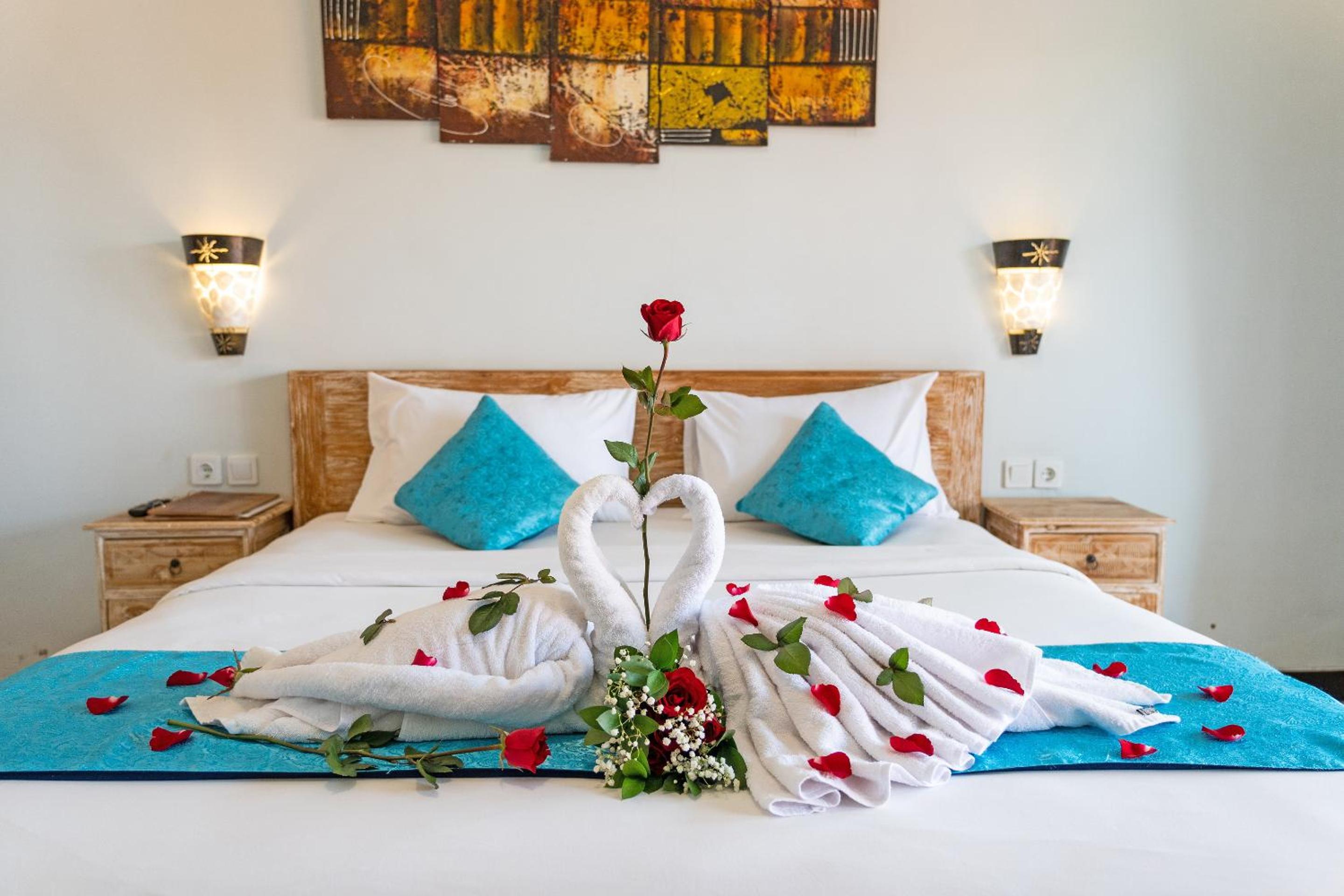 Double Room with Balcony - Photo 10